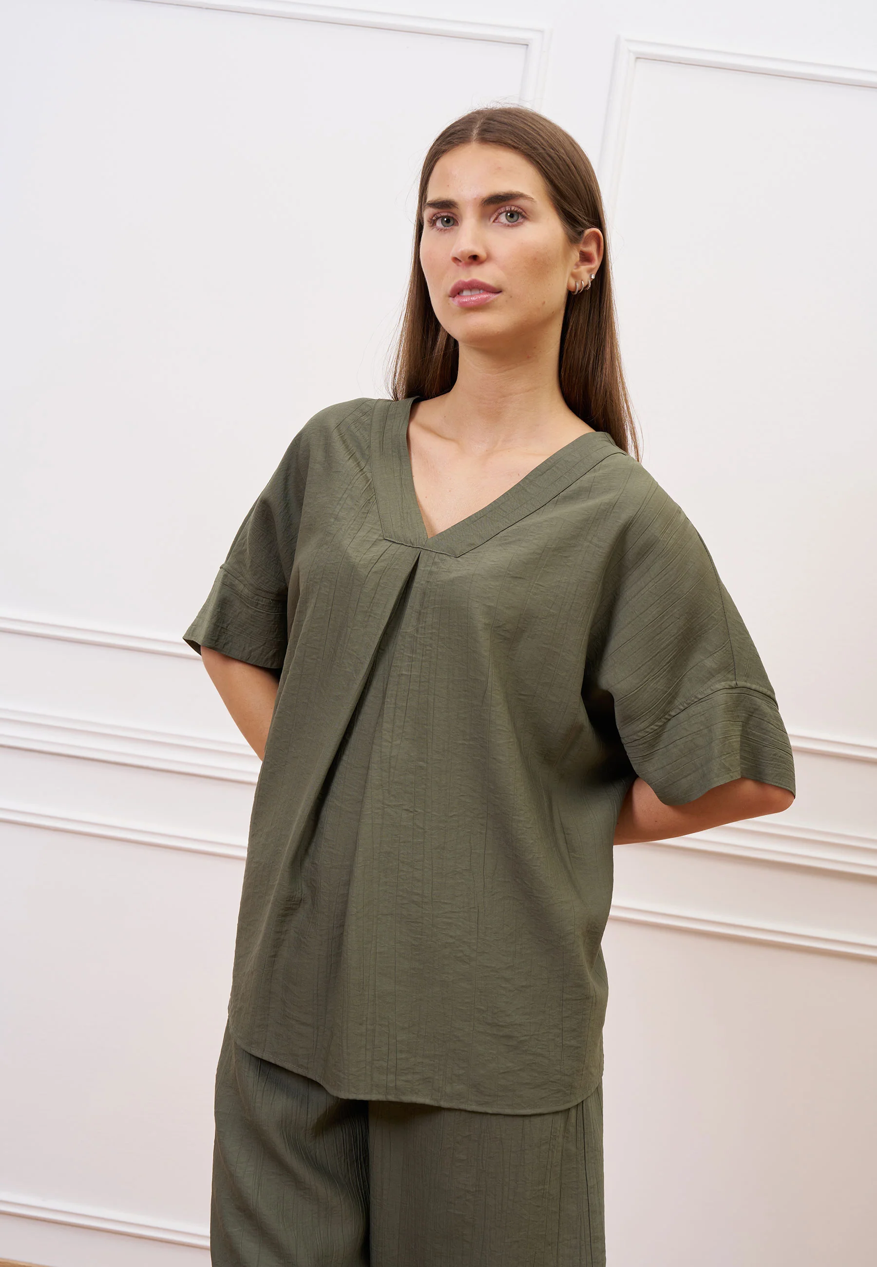 Blusa ampia effetto stropicciato - MILITARE - Image 6