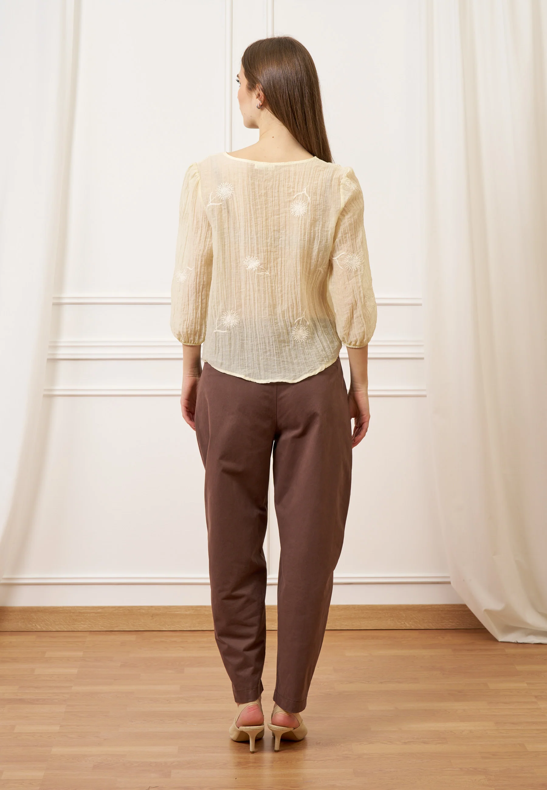 Blusa con fiori piccoli ricamati - AVORIO - Image 4