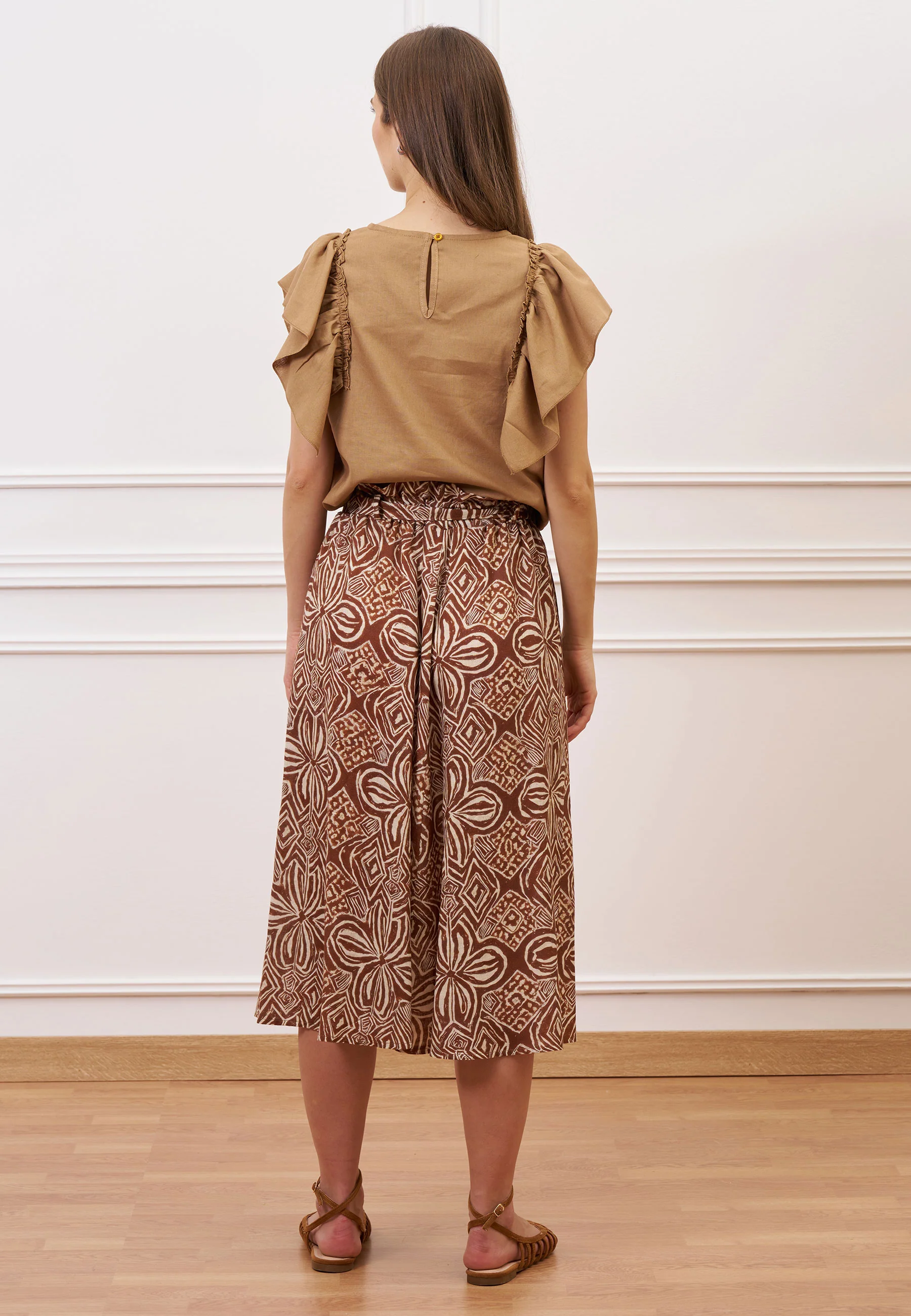 Blusa con maniche arricciate - TABACCO - Image 5
