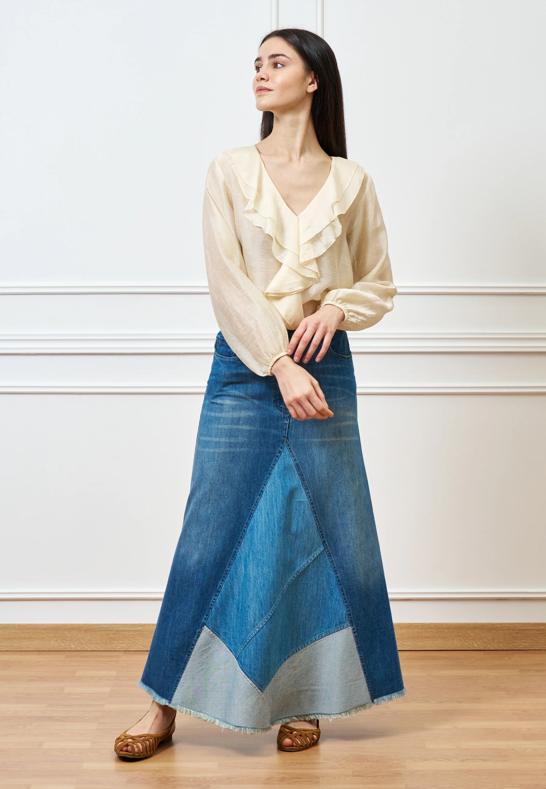 Blusa con volant frontale in mussola - AVORIO - Image 4