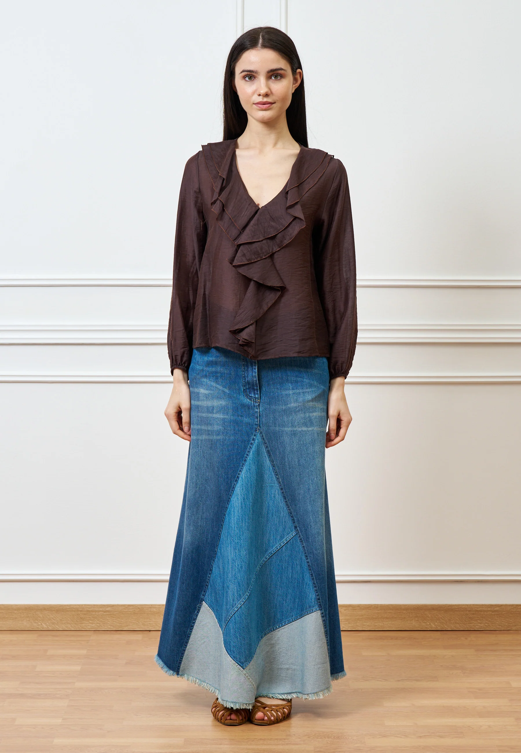 Blusa con volant frontale in mussola - MARRONE - Image 3