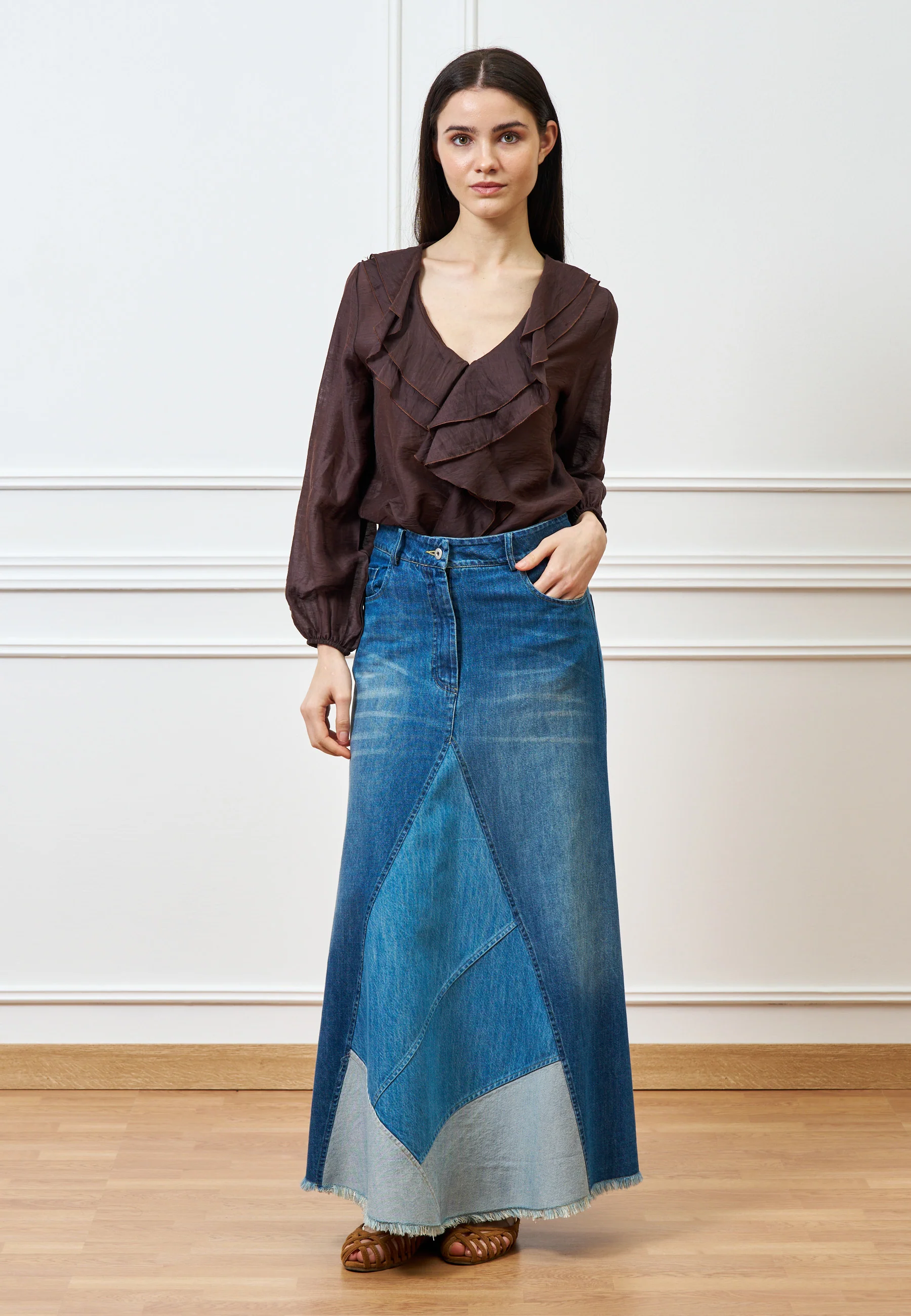 Blusa con volant frontale in mussola - MARRONE - Image 6