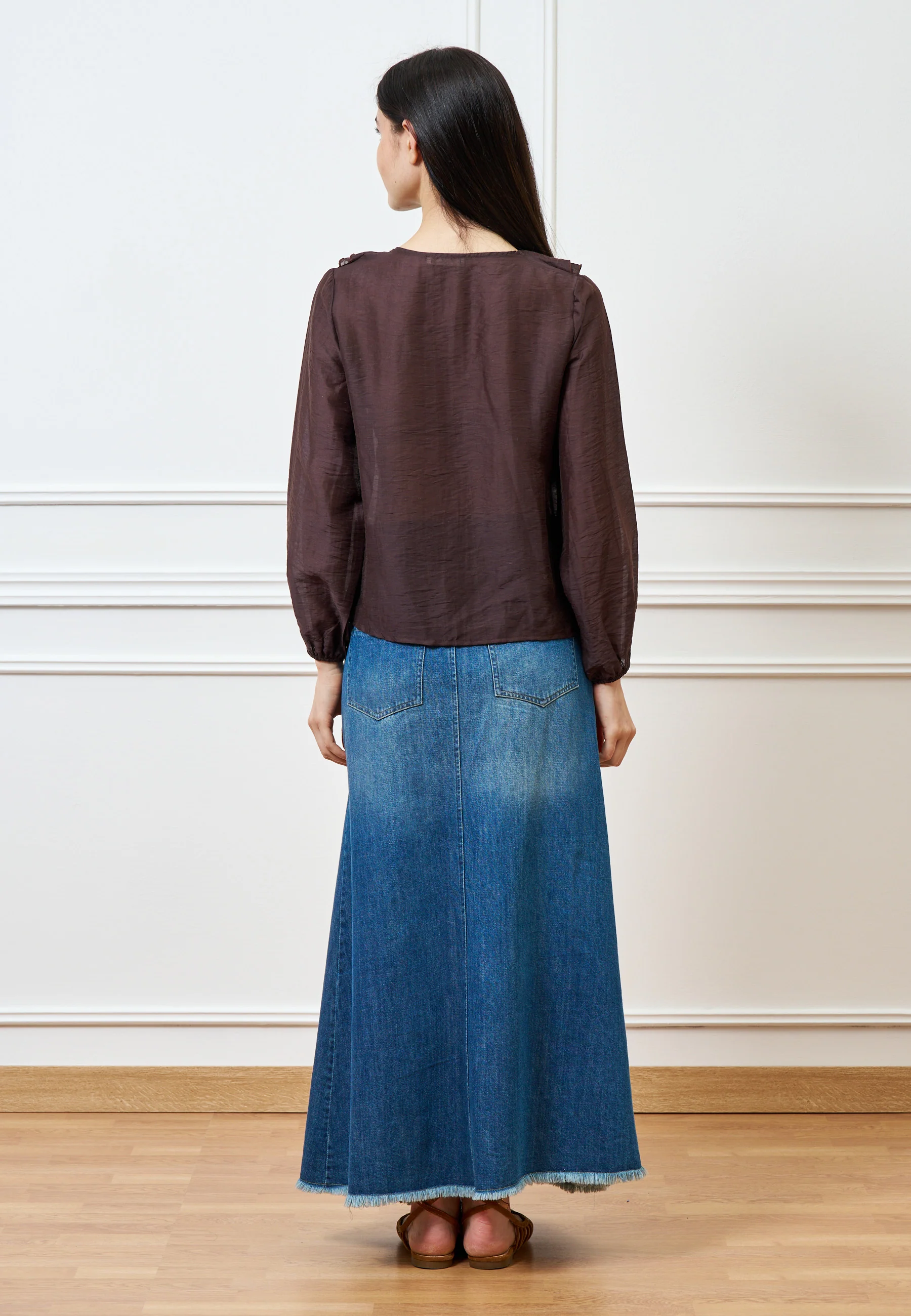 Blusa con volant frontale in mussola - MARRONE - Image 7