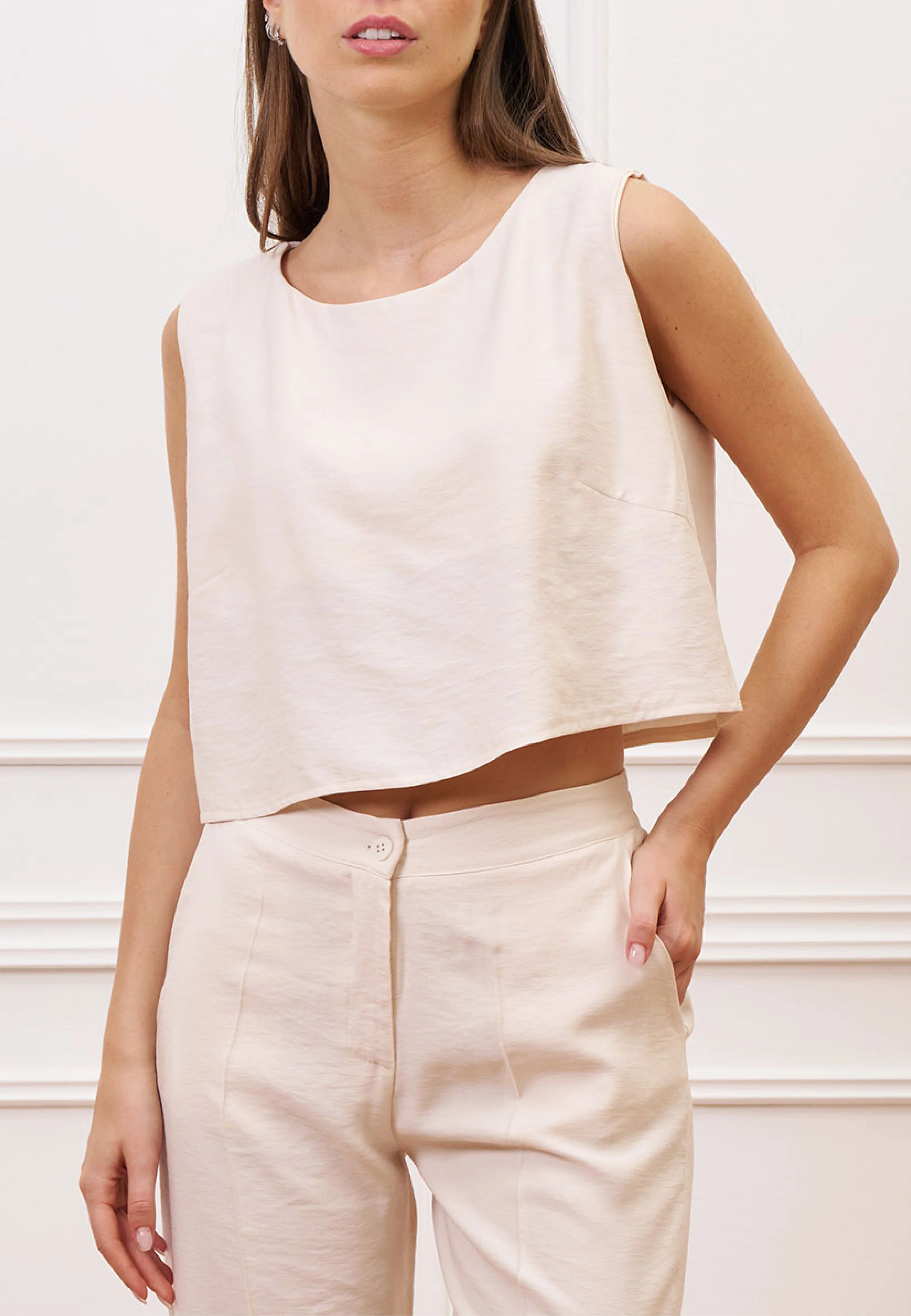 Blusa crop smanicata in viscosa - AVORIO