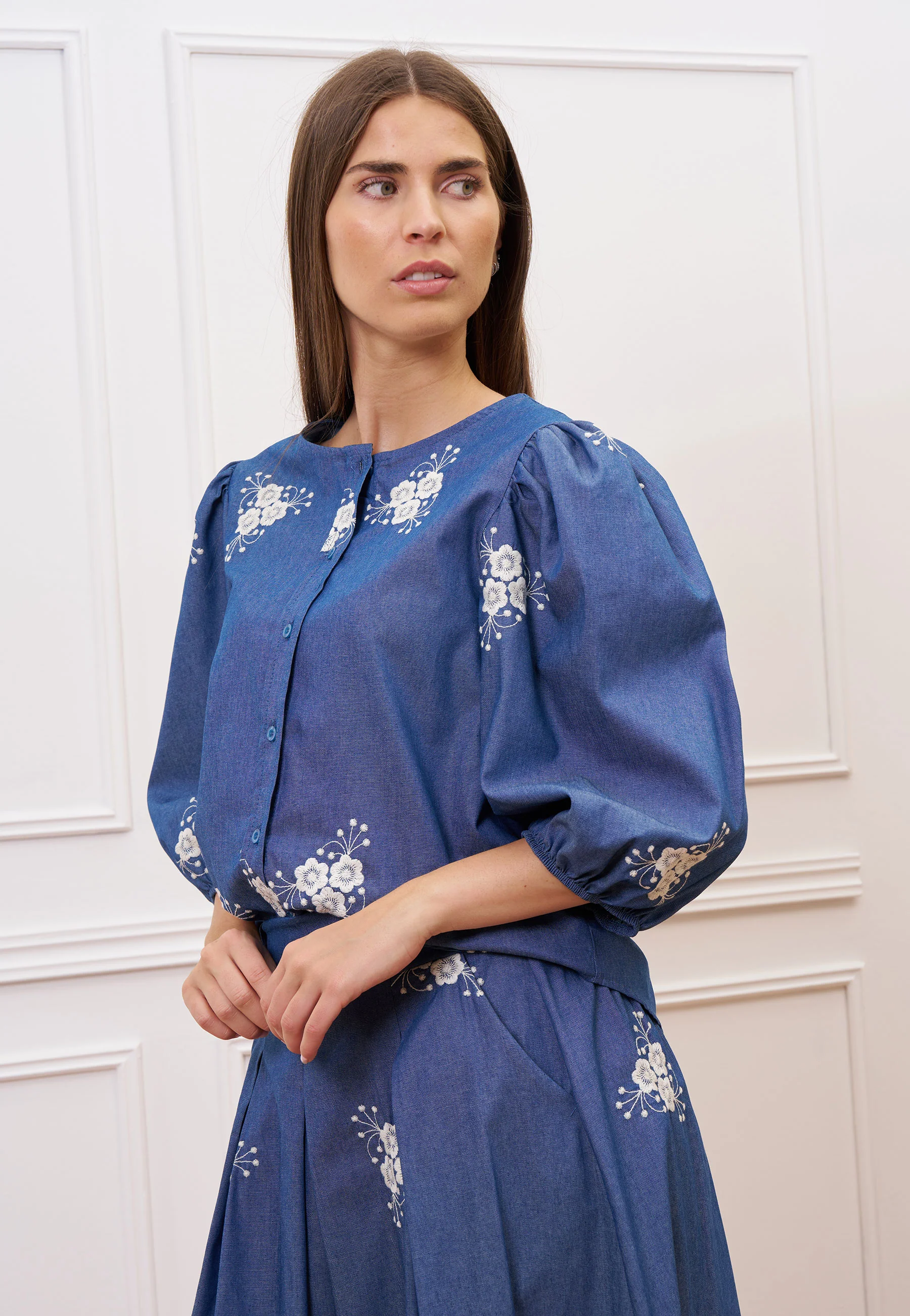 Blusa in chambray ricamato - BLU