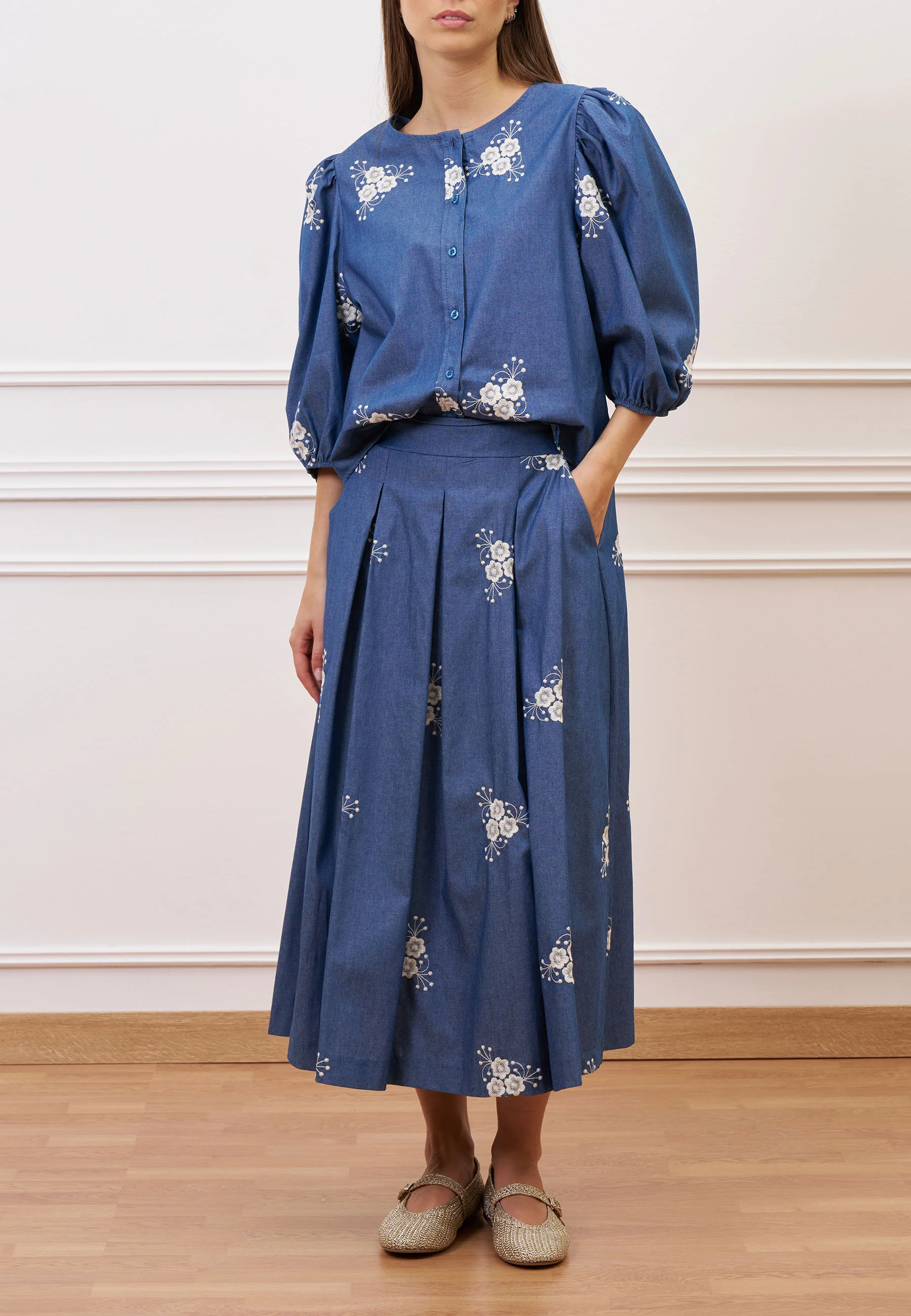 Blusa in chambray ricamato - BLU - Image 2