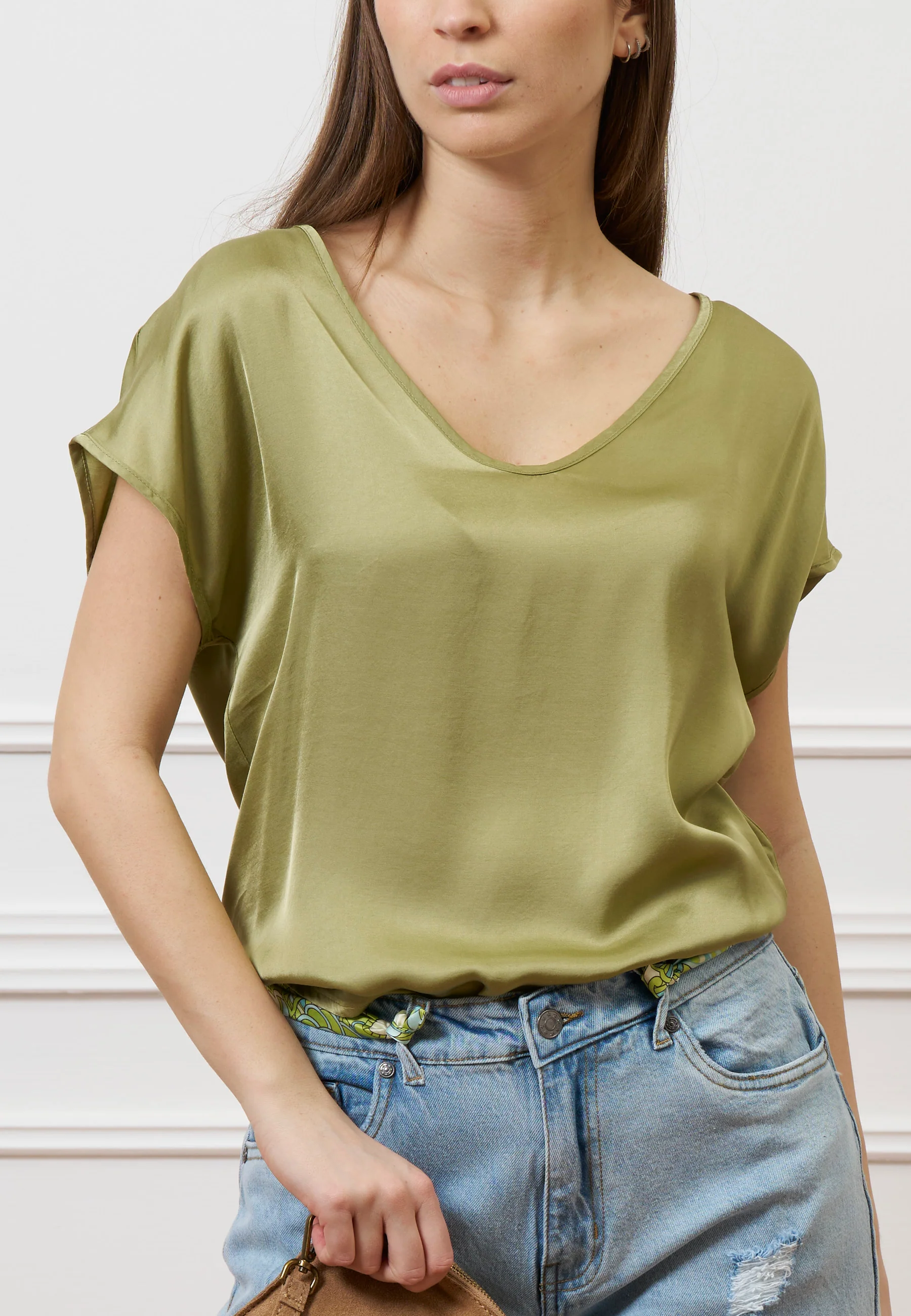 Blusa in raso a maniche corte - SALVIA - Image 2