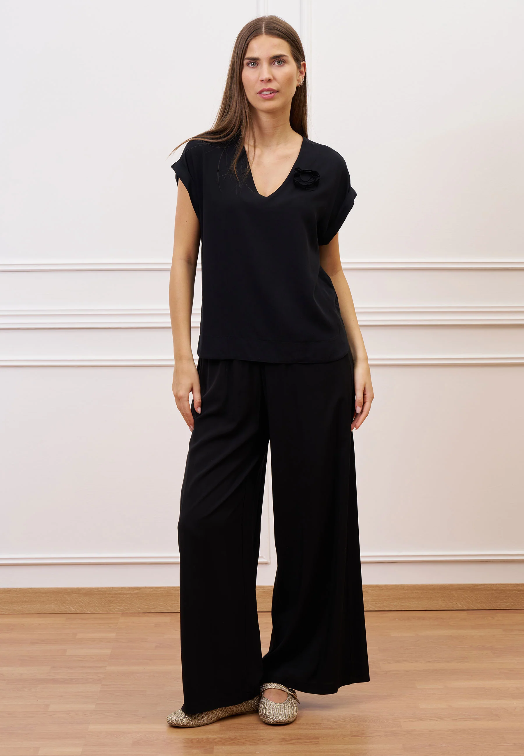 Blusa in viscosa con fiore - NERO - Image 2