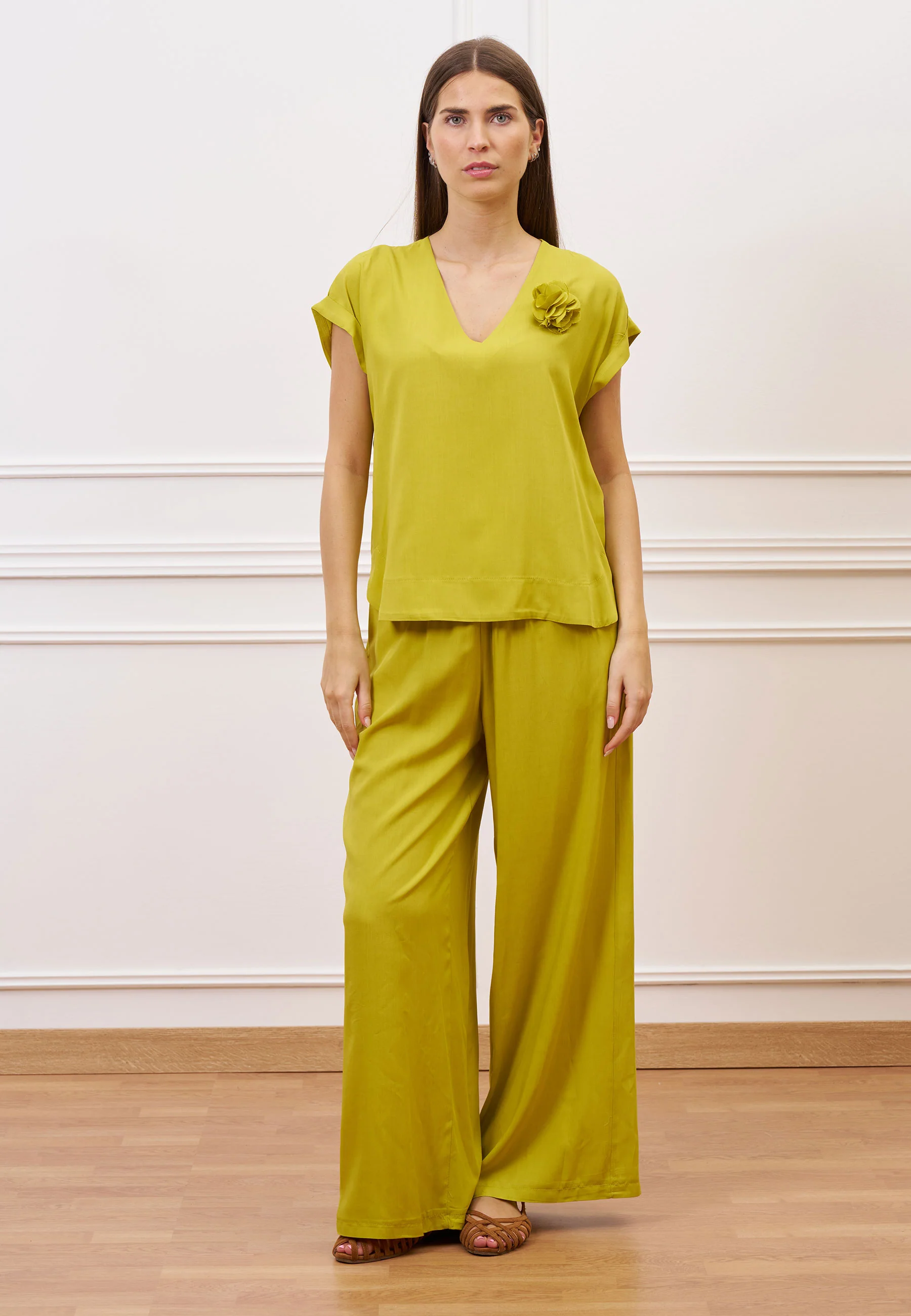Blusa in viscosa con fiore - VERDE ACIDO - Image 2