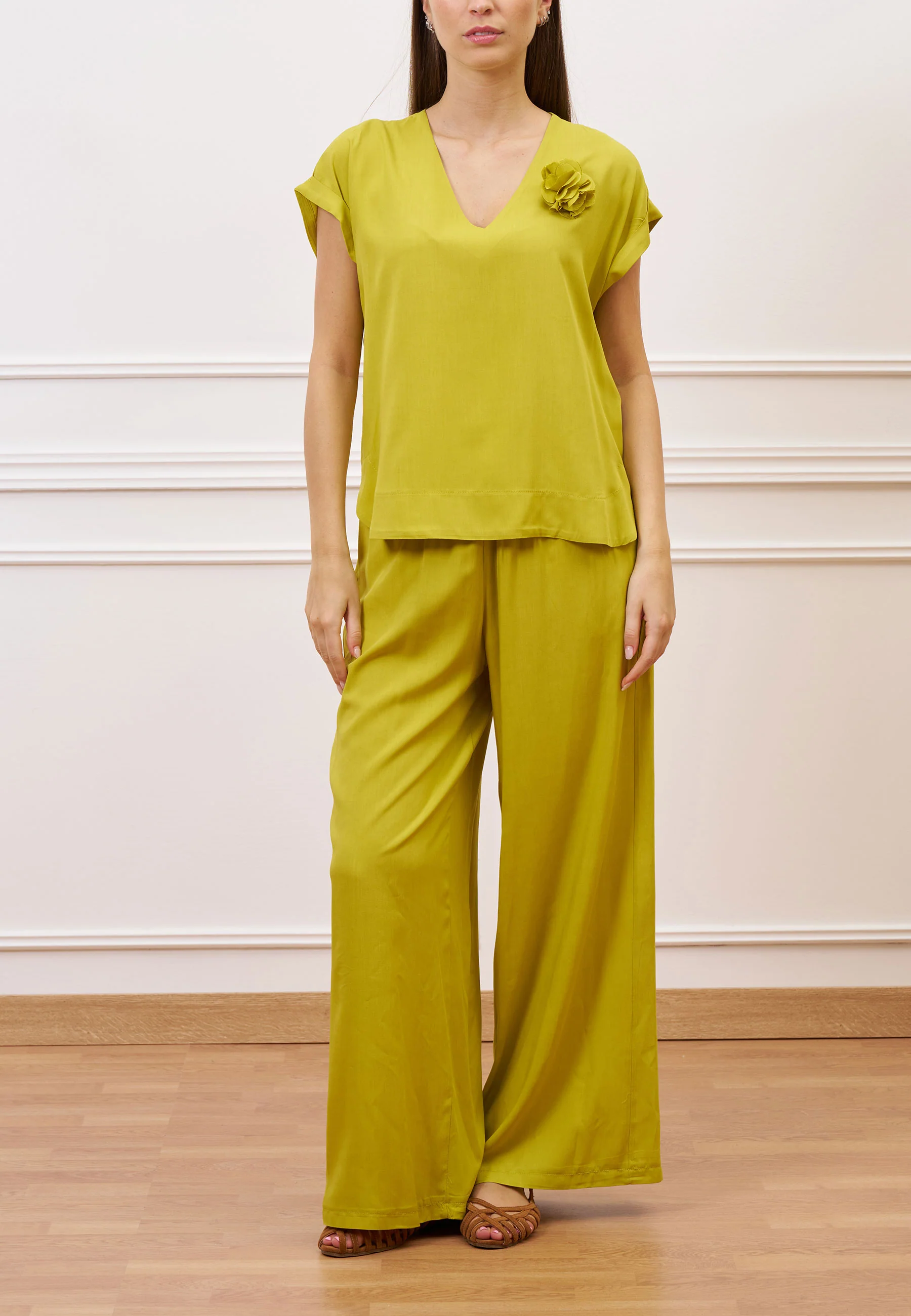 Blusa in viscosa con fiore - VERDE ACIDO - Image 3