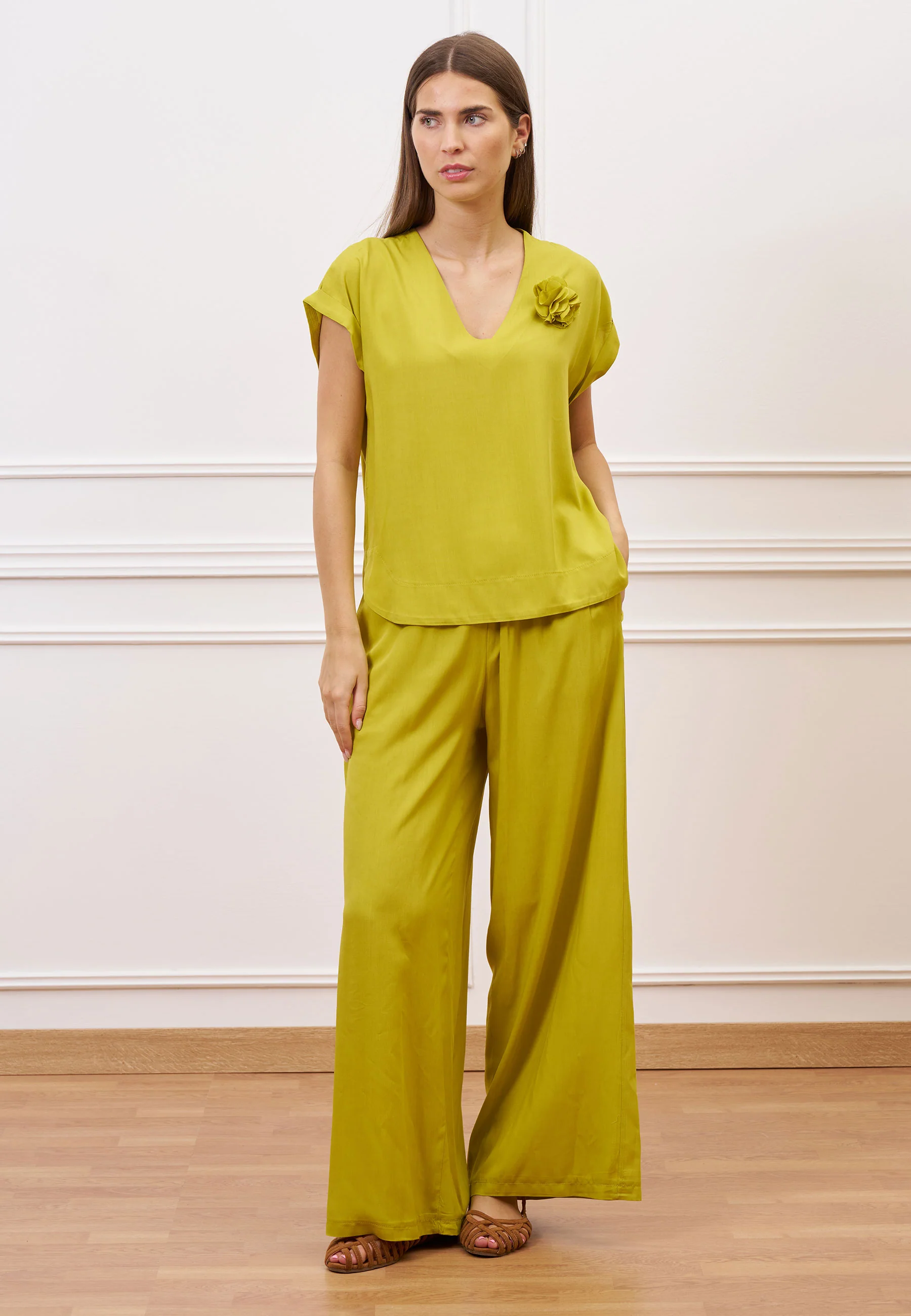 Blusa in viscosa con fiore - VERDE ACIDO - Image 4