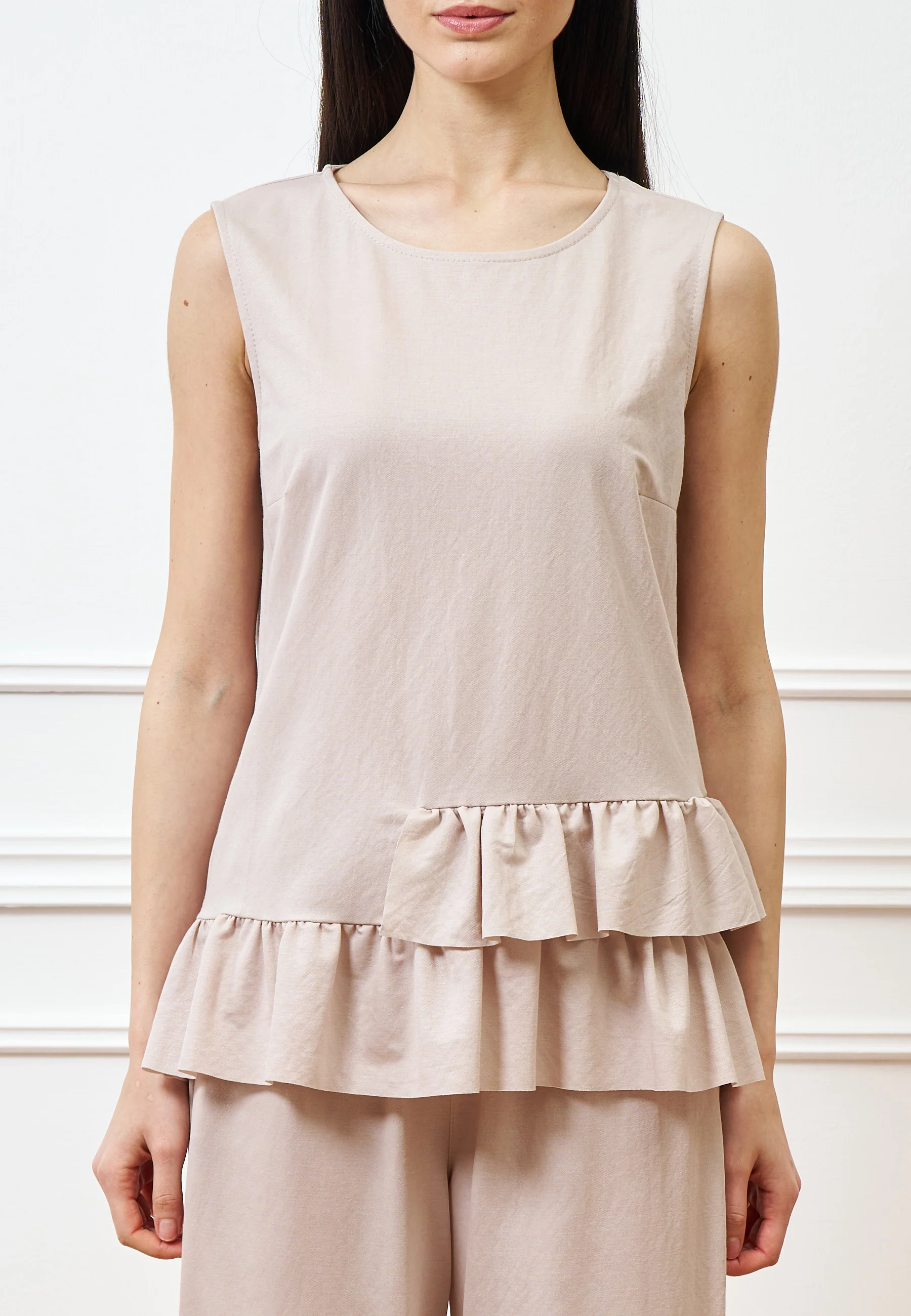 Blusa smanicata con volant sul fondo - BEIGE - Image 2