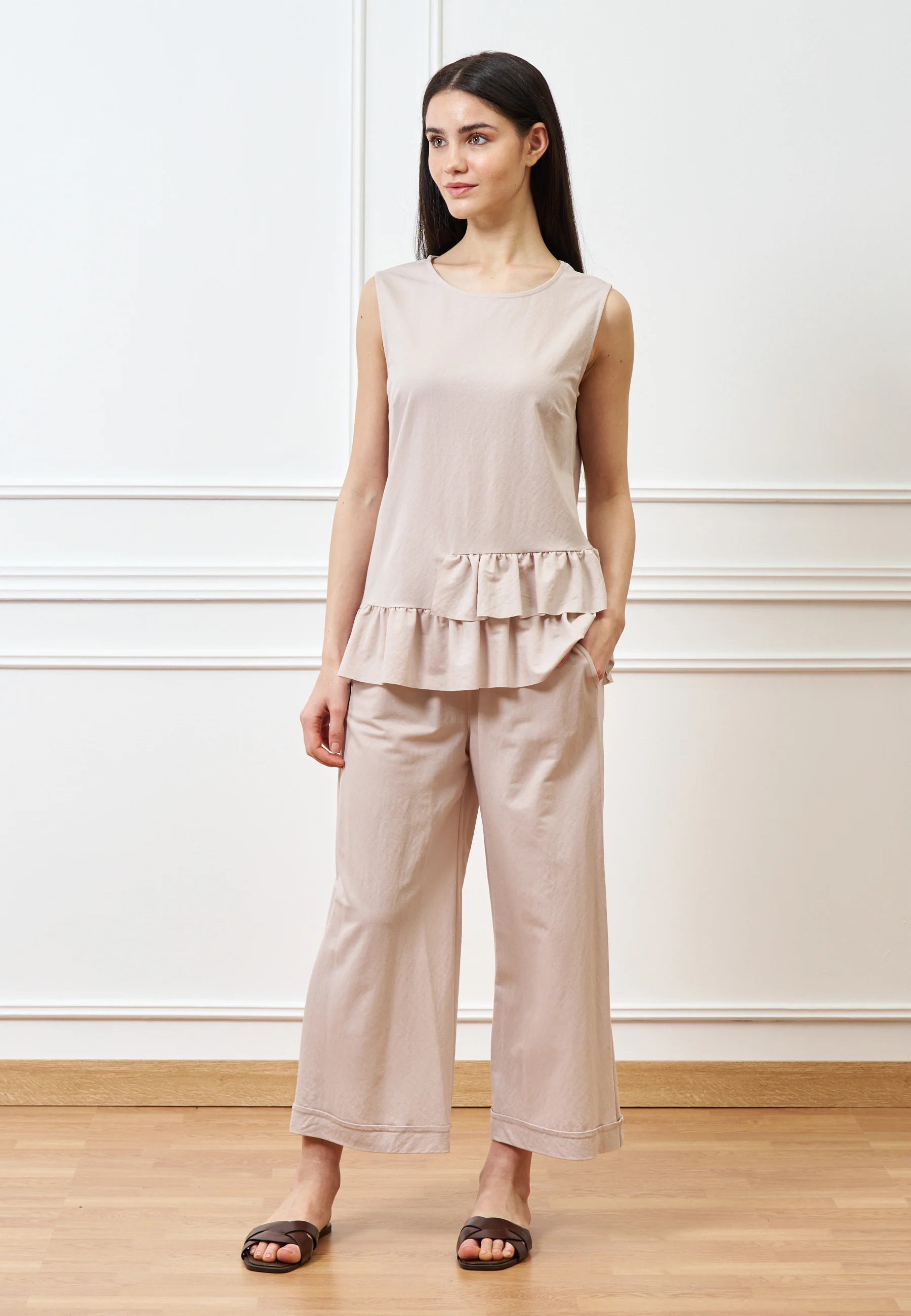 Blusa smanicata con volant sul fondo - BEIGE - Image 5