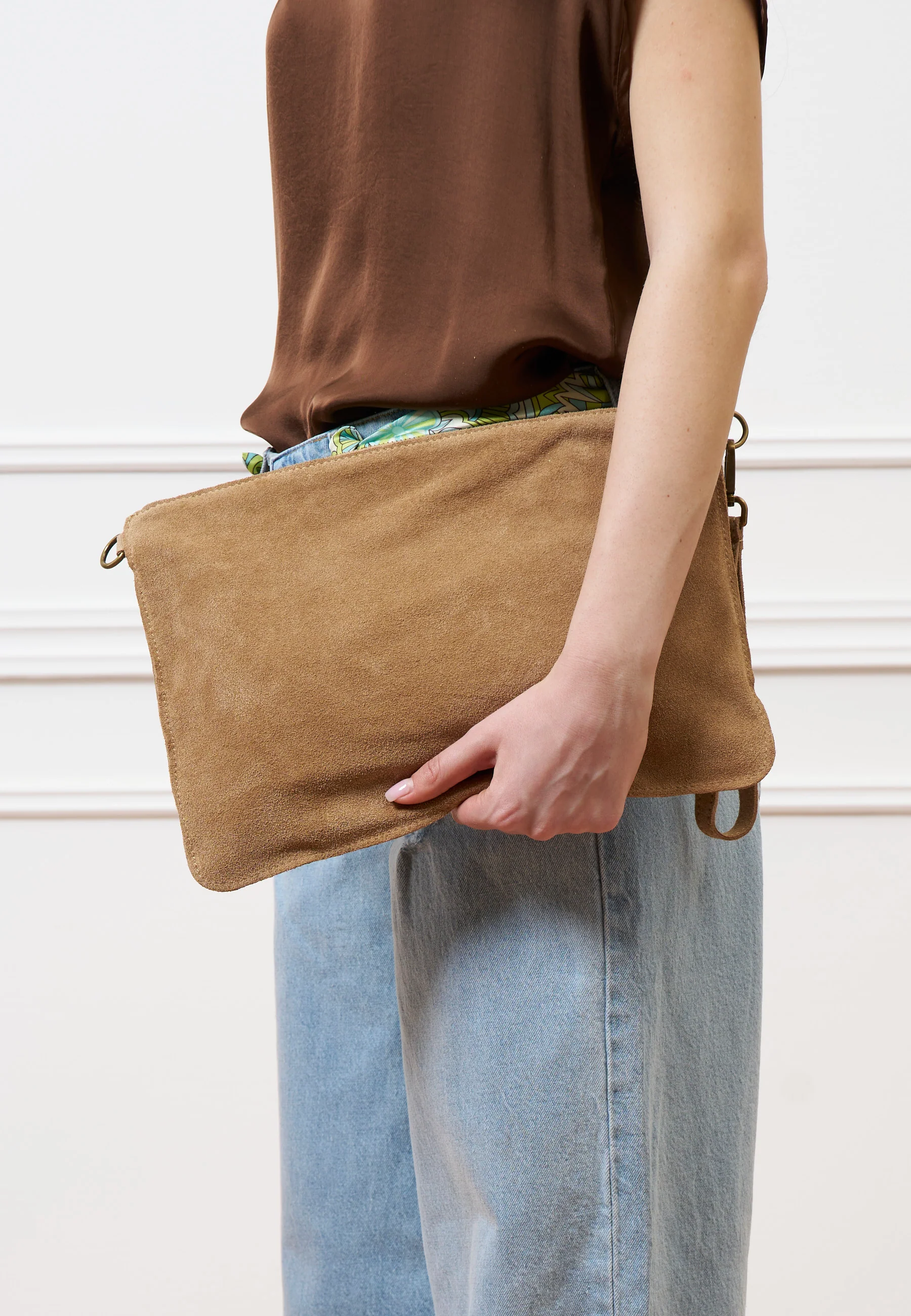 Borsa pochette in camoscio con manicotto - BEIGE - Image 7