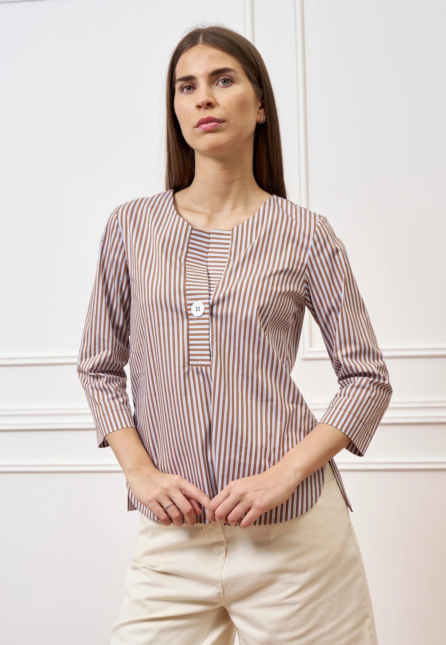 Camicia a righe con maniche trequarti - MARRONE