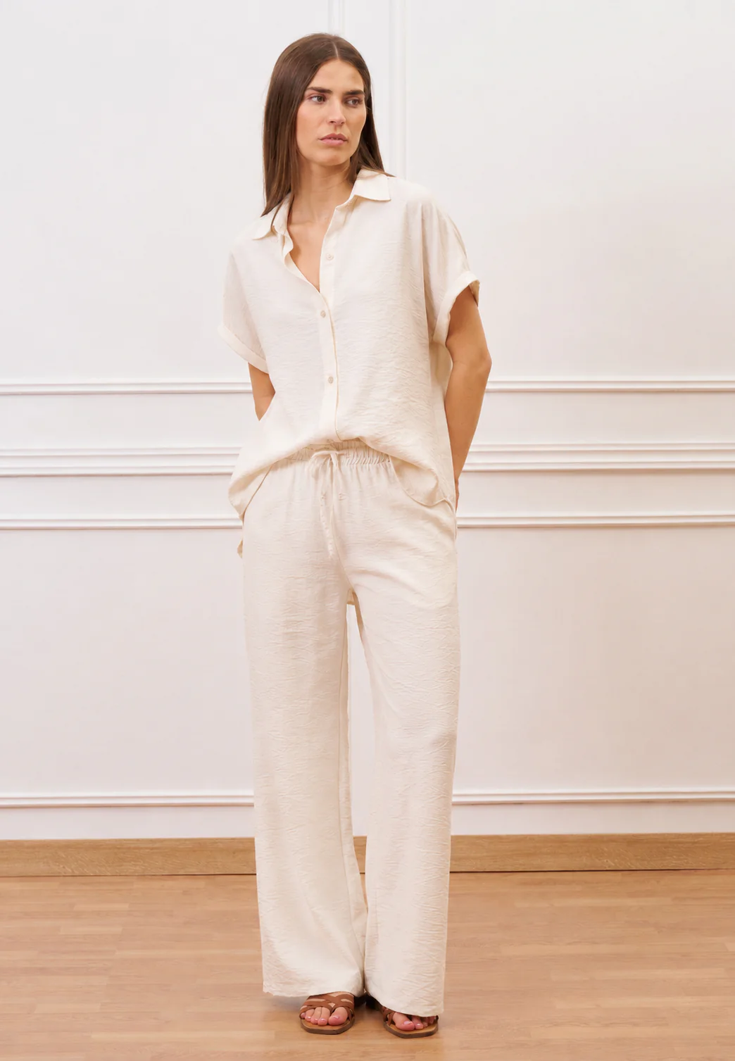 Camicia ampia in viscosa con maniche corte  - BEIGE - Image 2