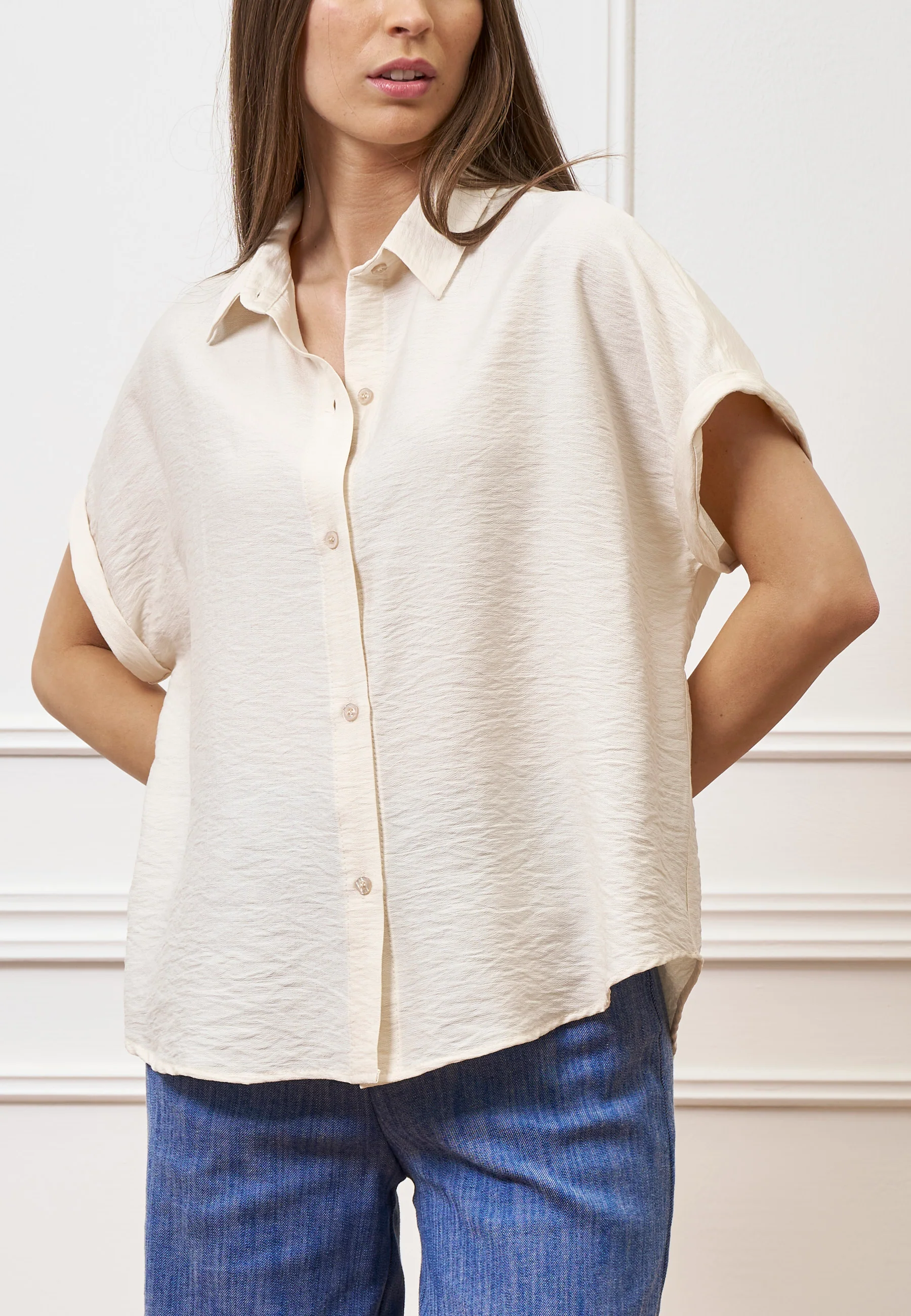 Camicia ampia in viscosa con maniche corte  - BEIGE - Image 4