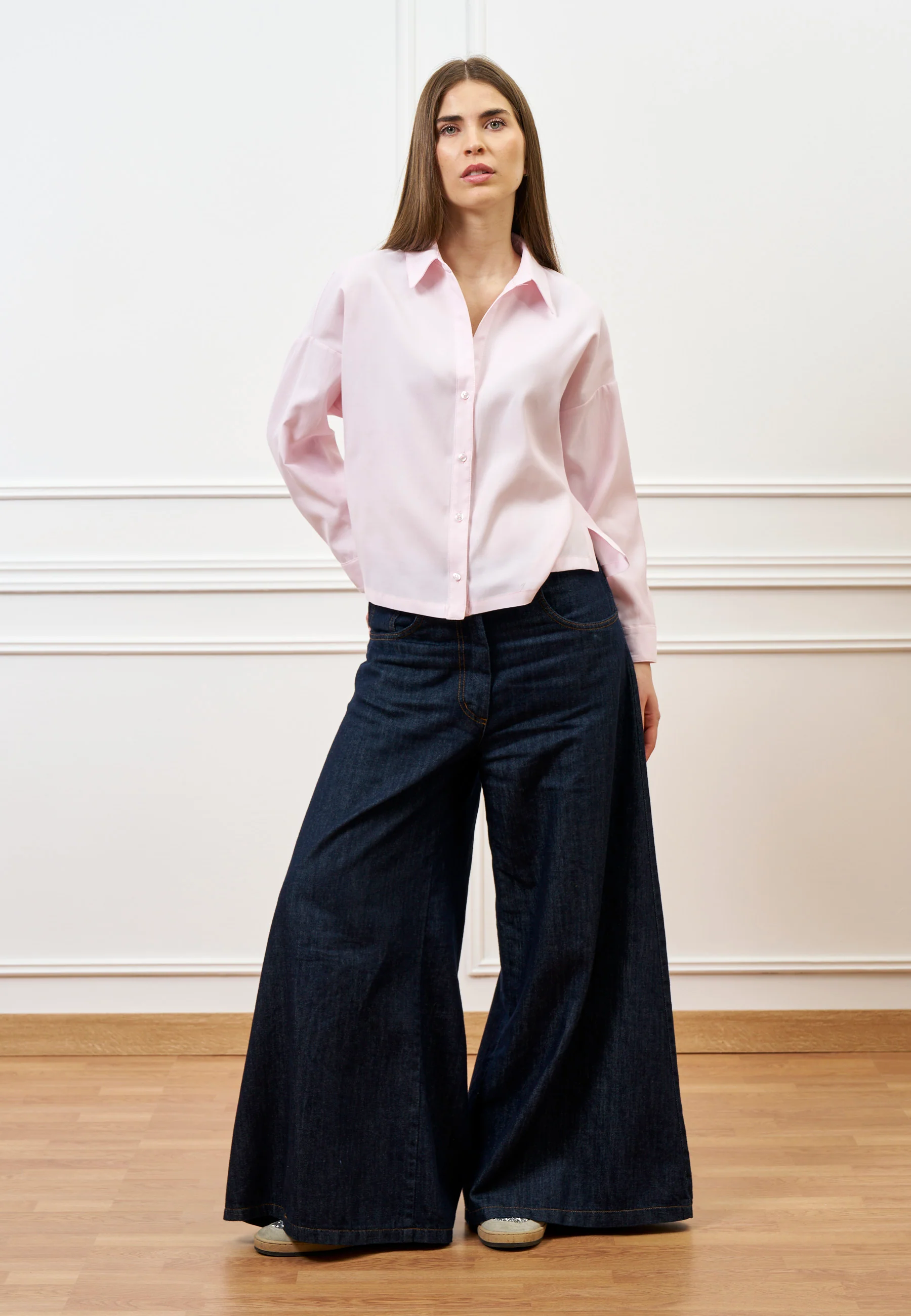 Camicia con scollo a V e spacchetti - ROSA - Image 3