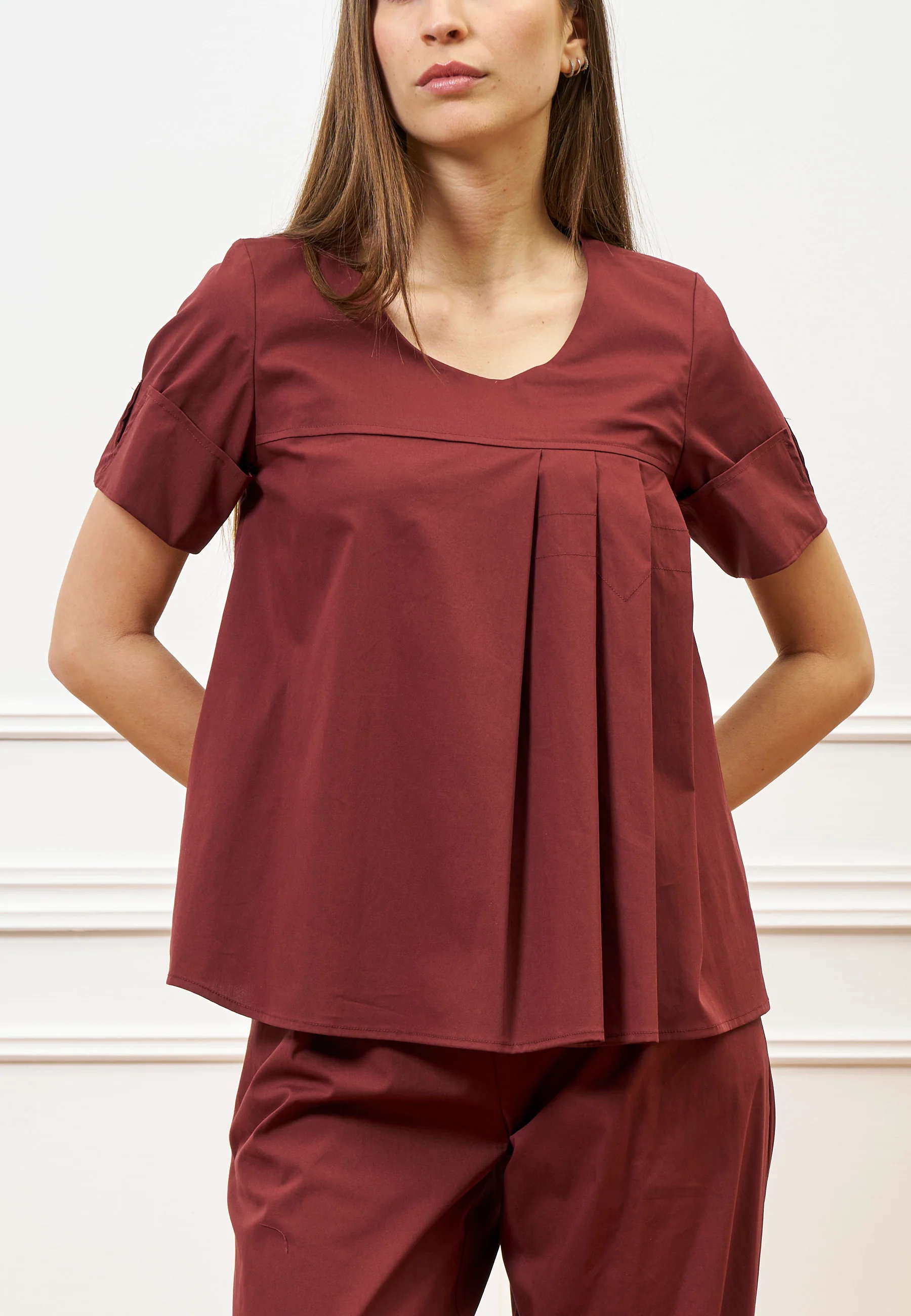 Camicia girocollo con pieghe laterali - MARRONE - Image 2