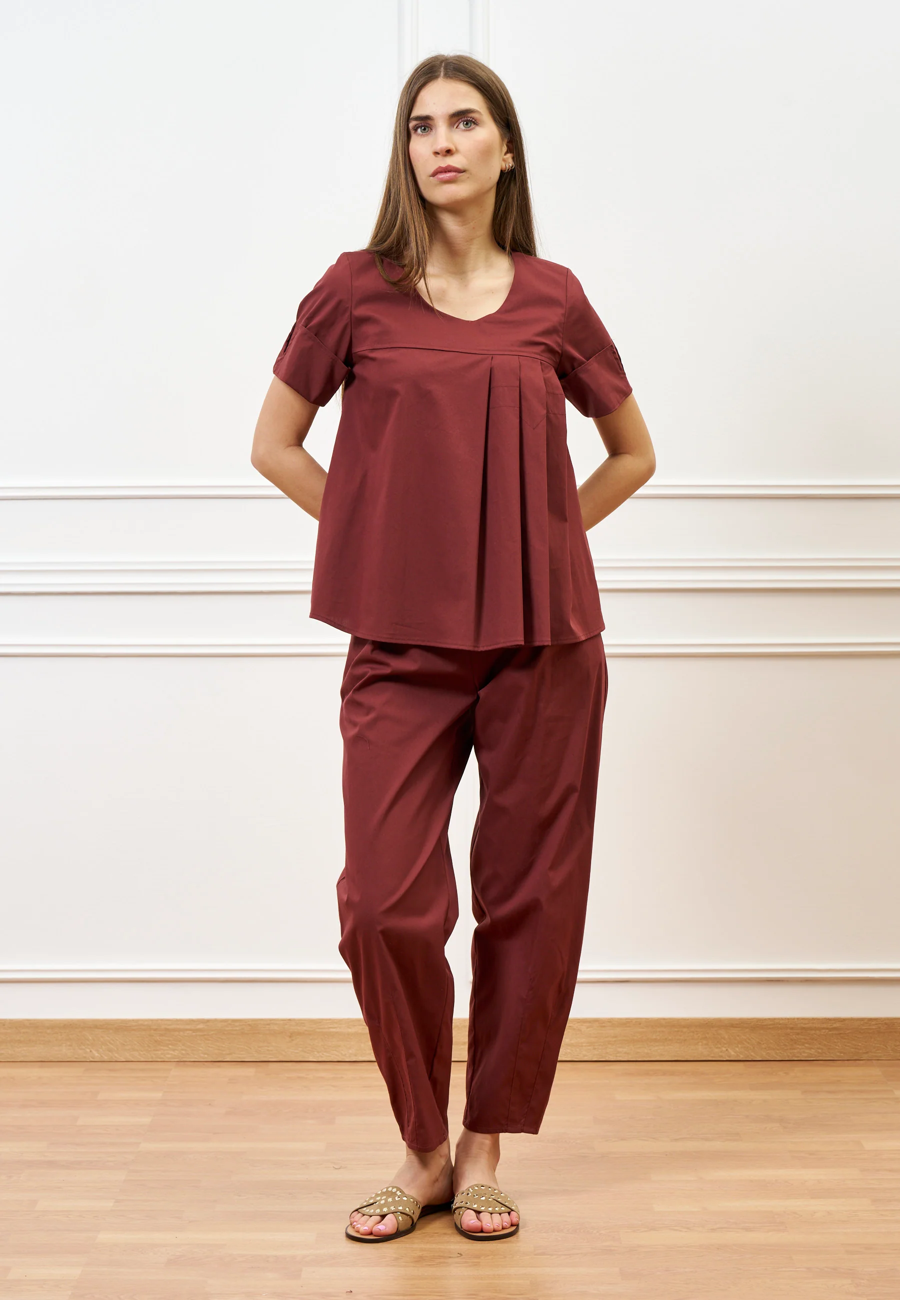 Camicia girocollo con pieghe laterali - MARRONE - Image 4