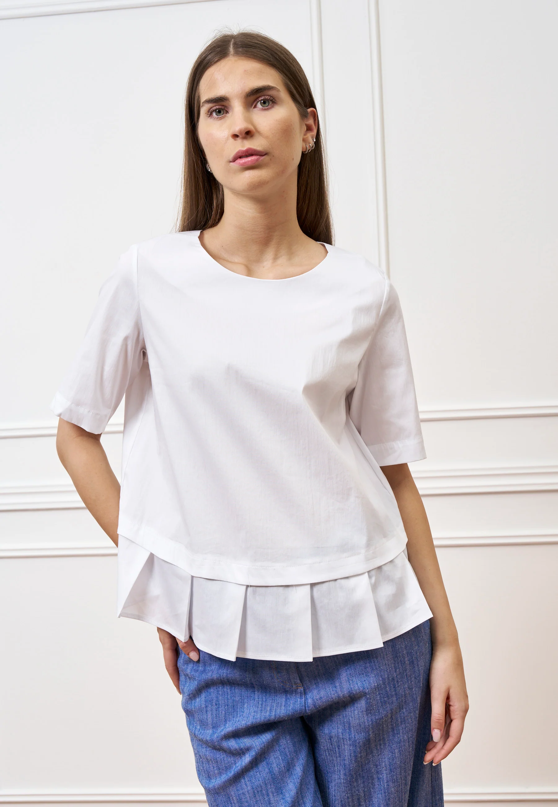 Camicia girocollo con pieghe sul fondo - BIANCO