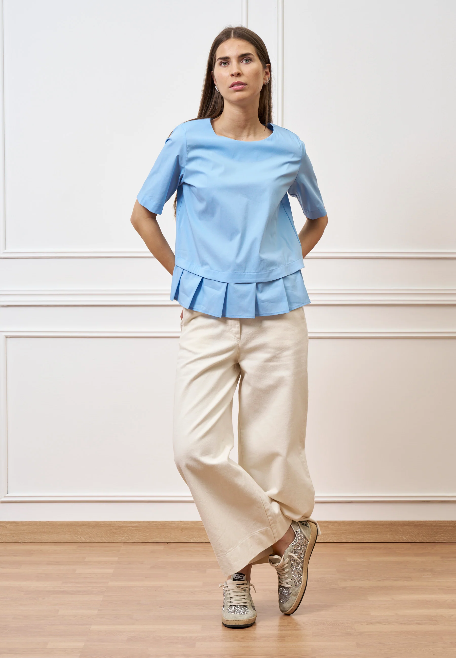 Camicia girocollo con pieghe sul fondo - CELESTE - Image 3