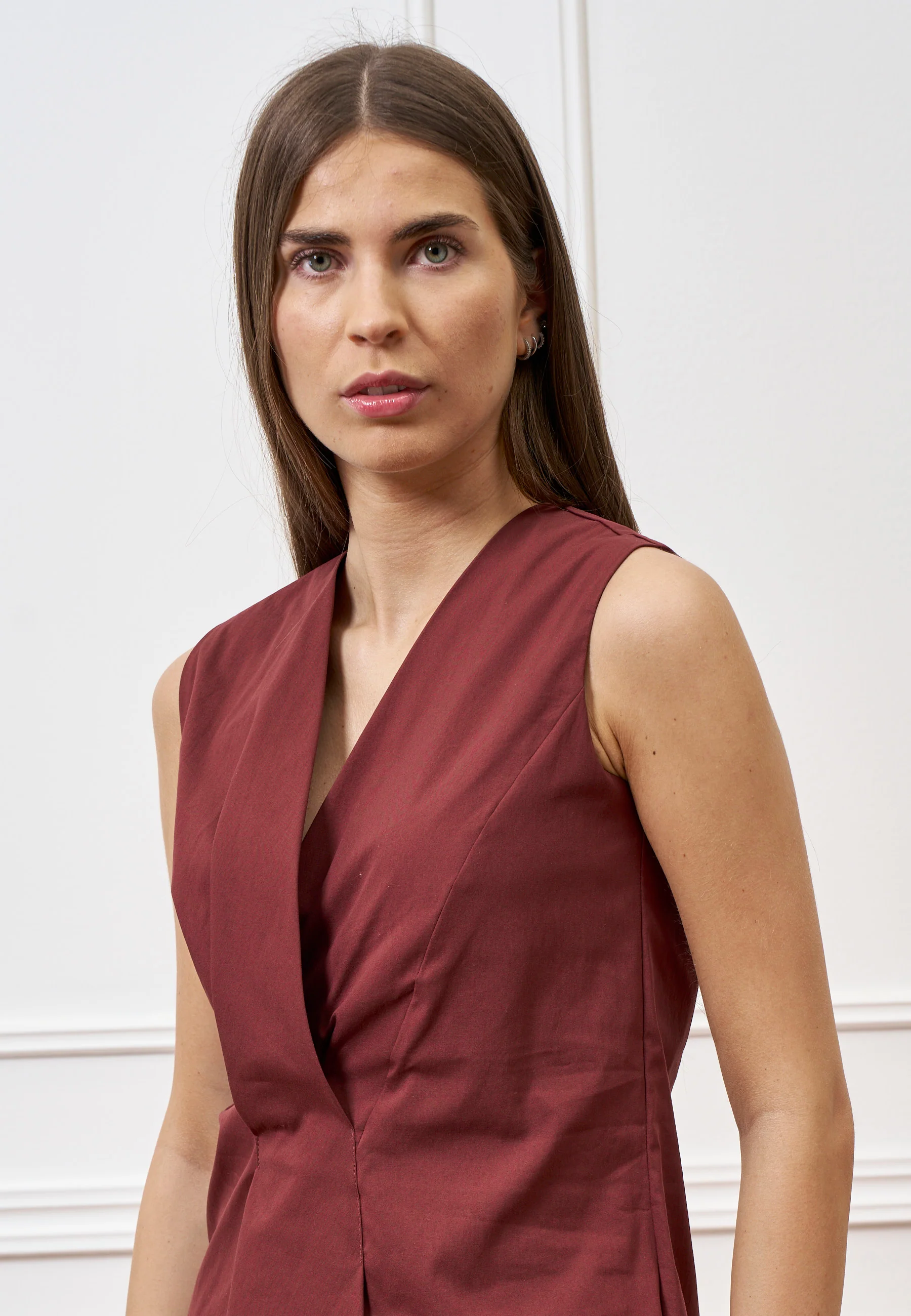 Camicia smanicata con pince in vita - MARRONE - Image 2