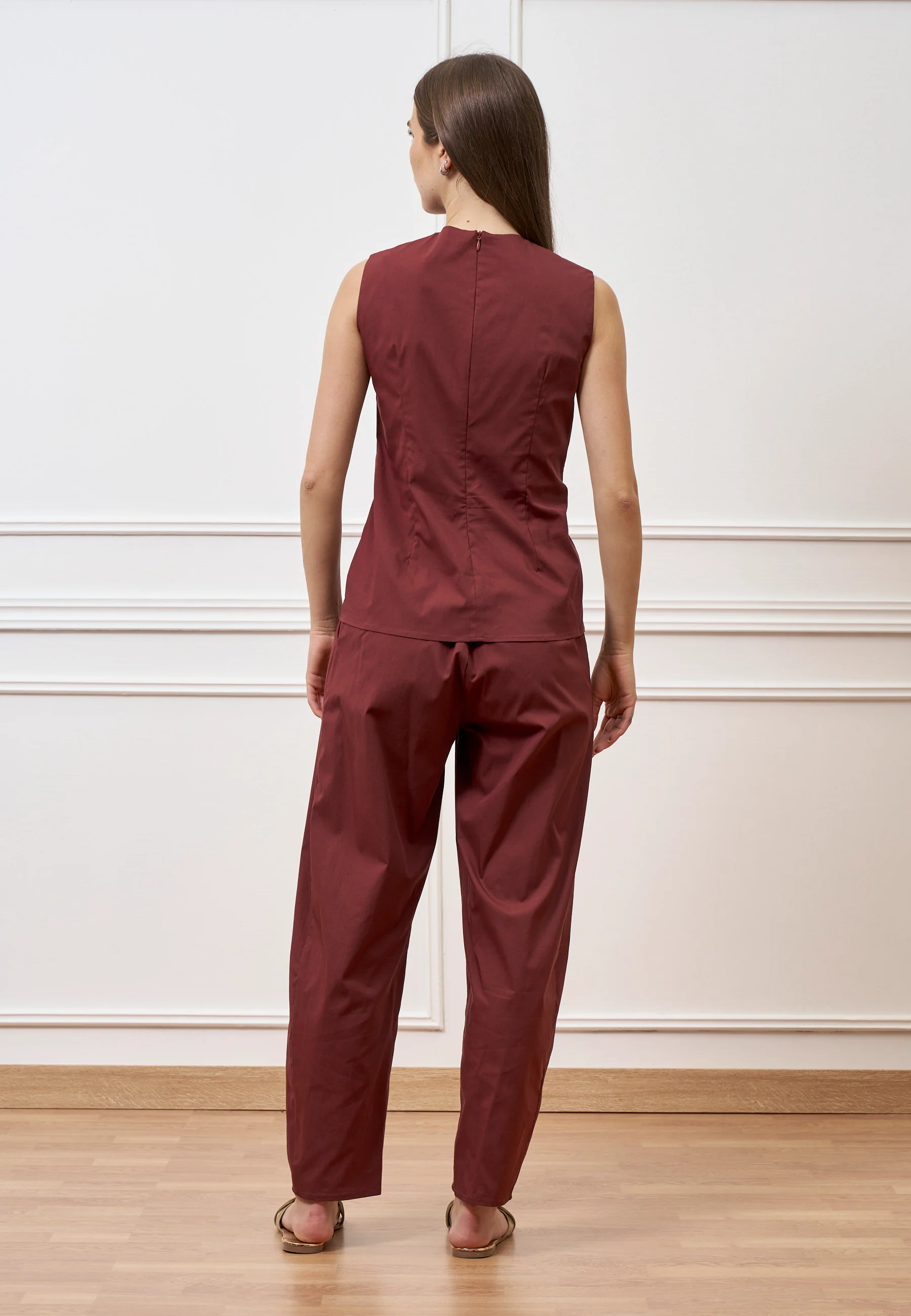 Camicia smanicata con pince in vita - MARRONE - Image 5