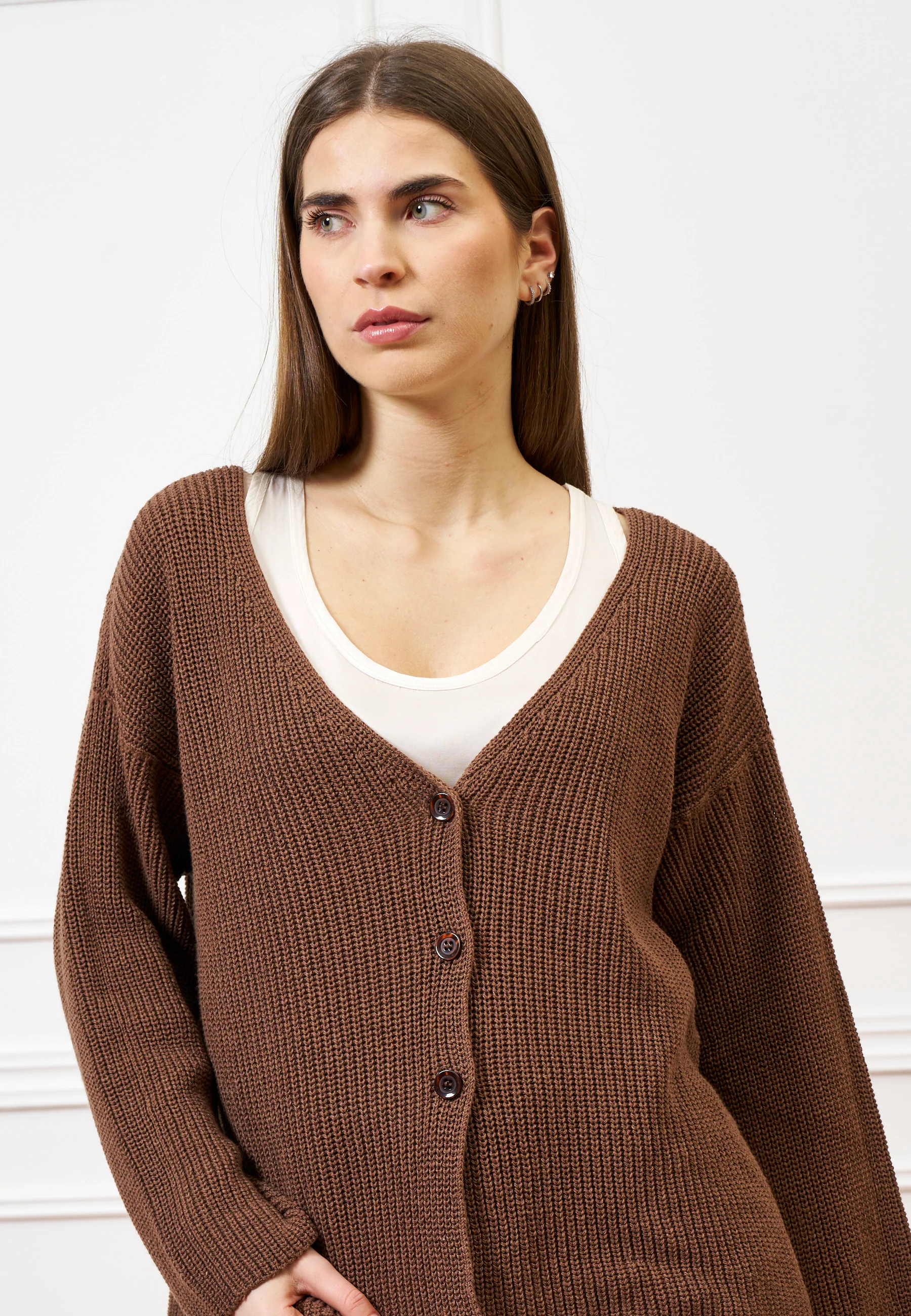 Cardigan ampio con spacchi - MARRONE - Image 3