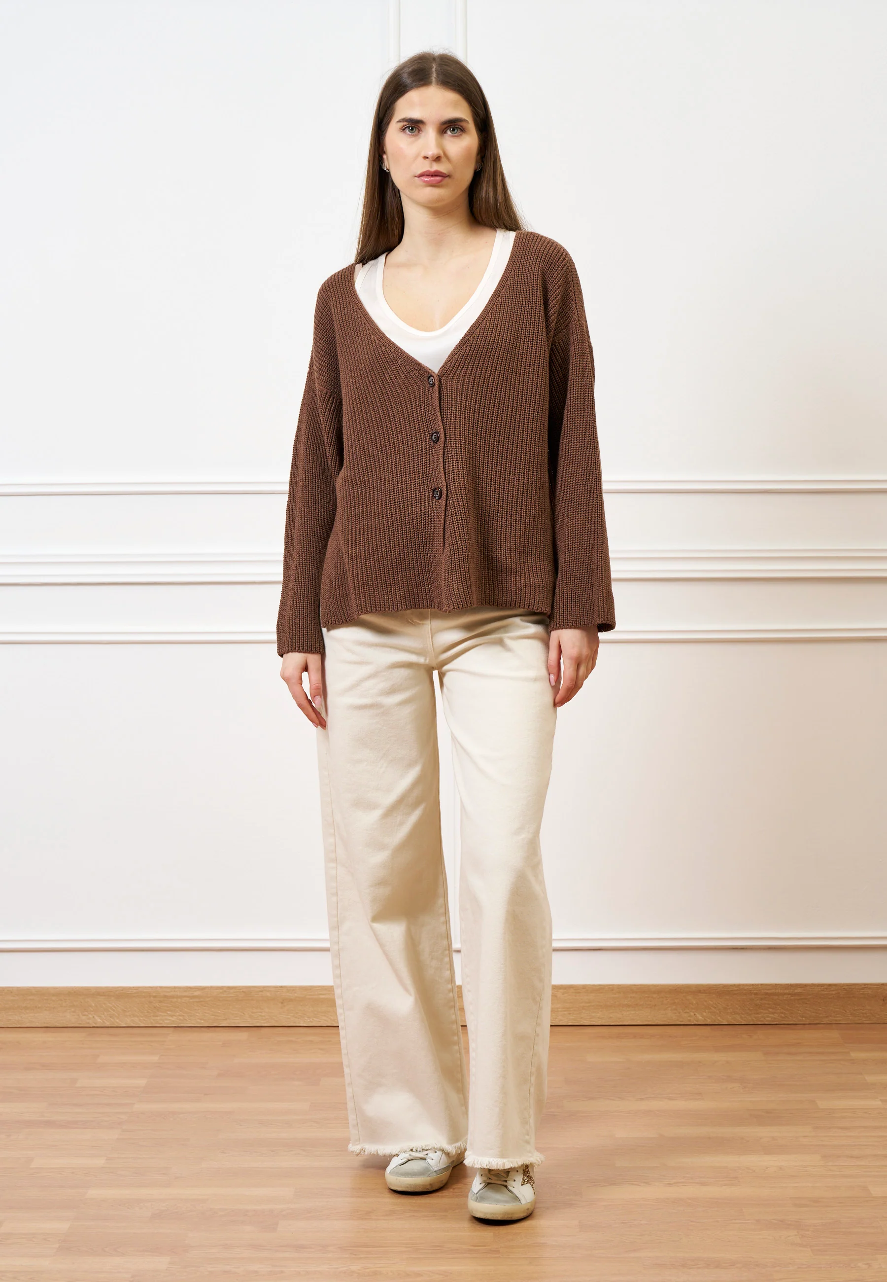 Cardigan ampio con spacchi - MARRONE - Image 4