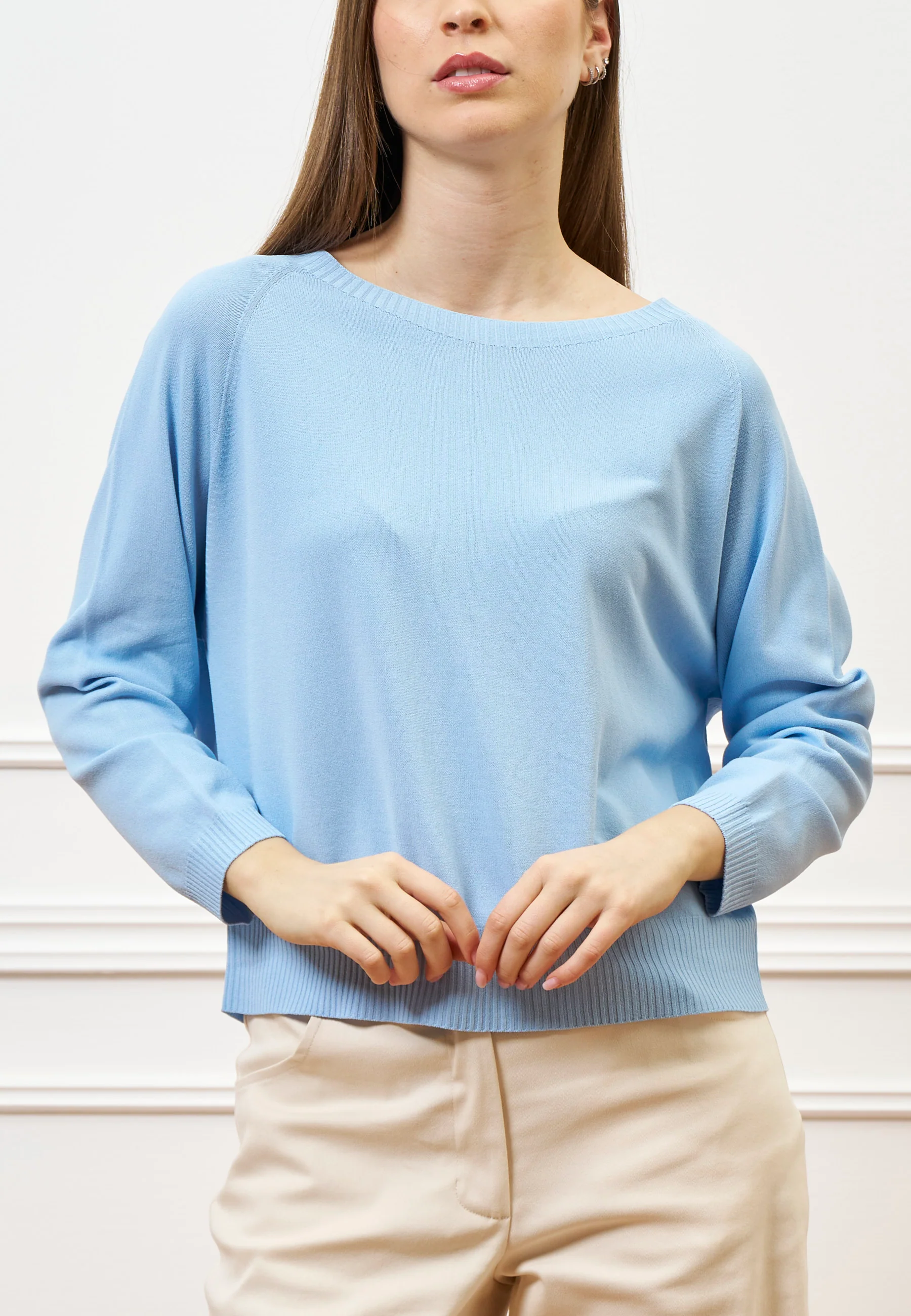 Maglia rasata con spacco sul retro - CELESTE