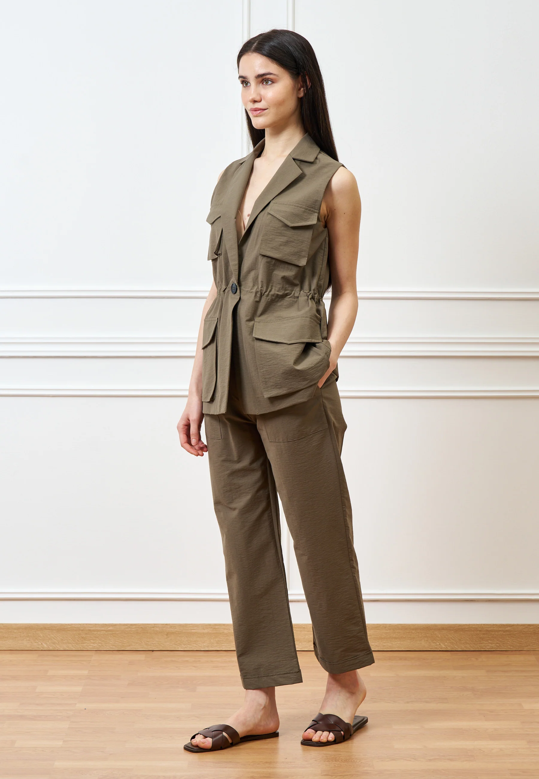 Pantalone con tasche applicate - MILITARE - Image 4