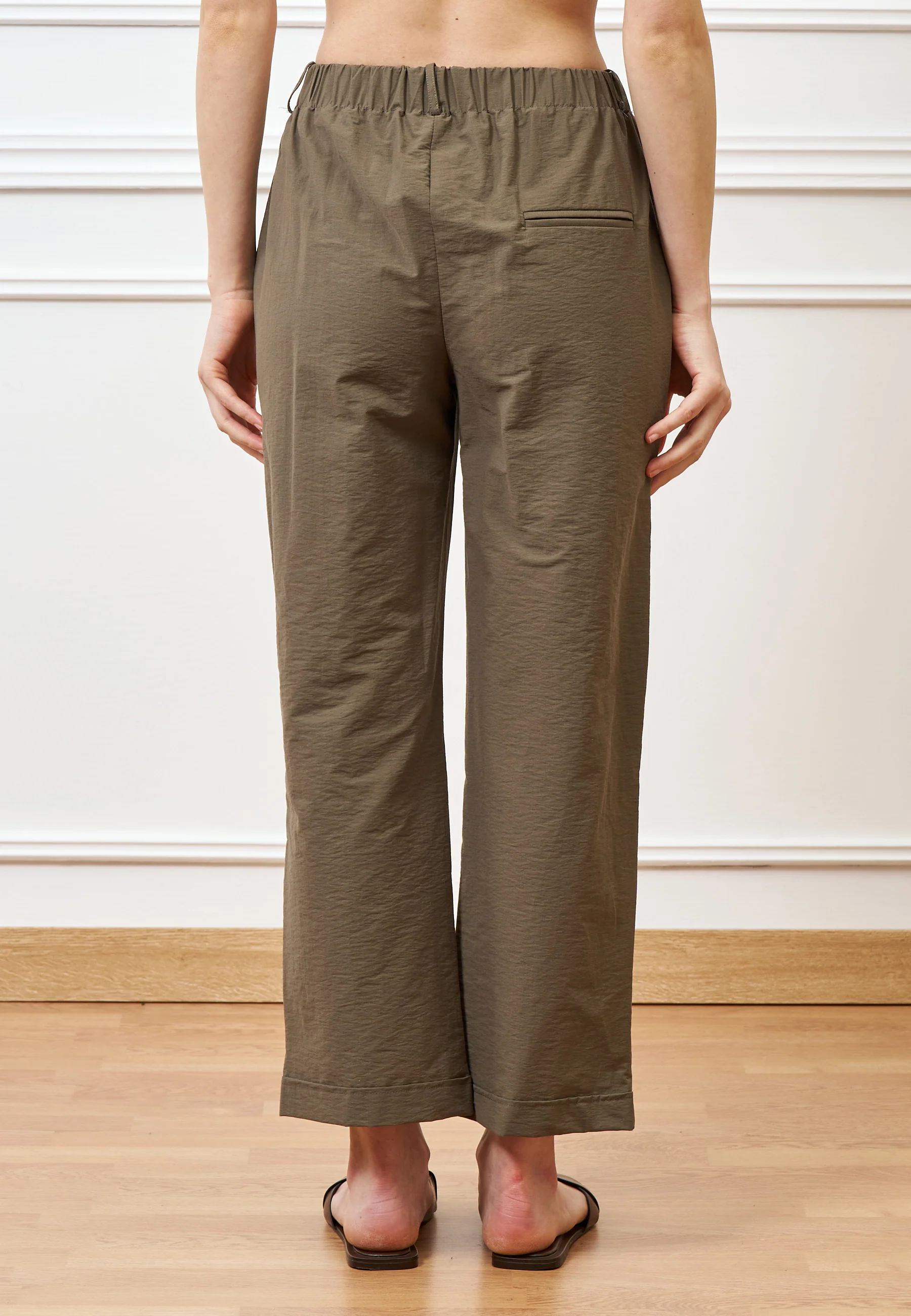 Pantalone con tasche applicate - MILITARE - Image 7