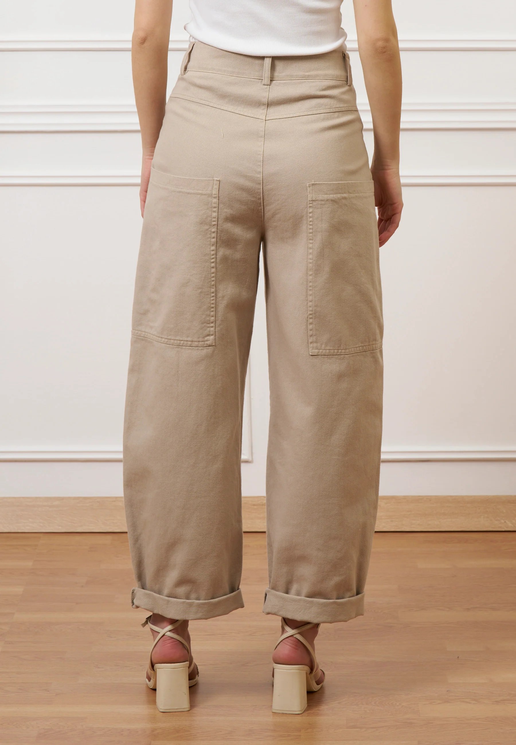 Pantalone con tasconi retro - BEIGE - Image 4