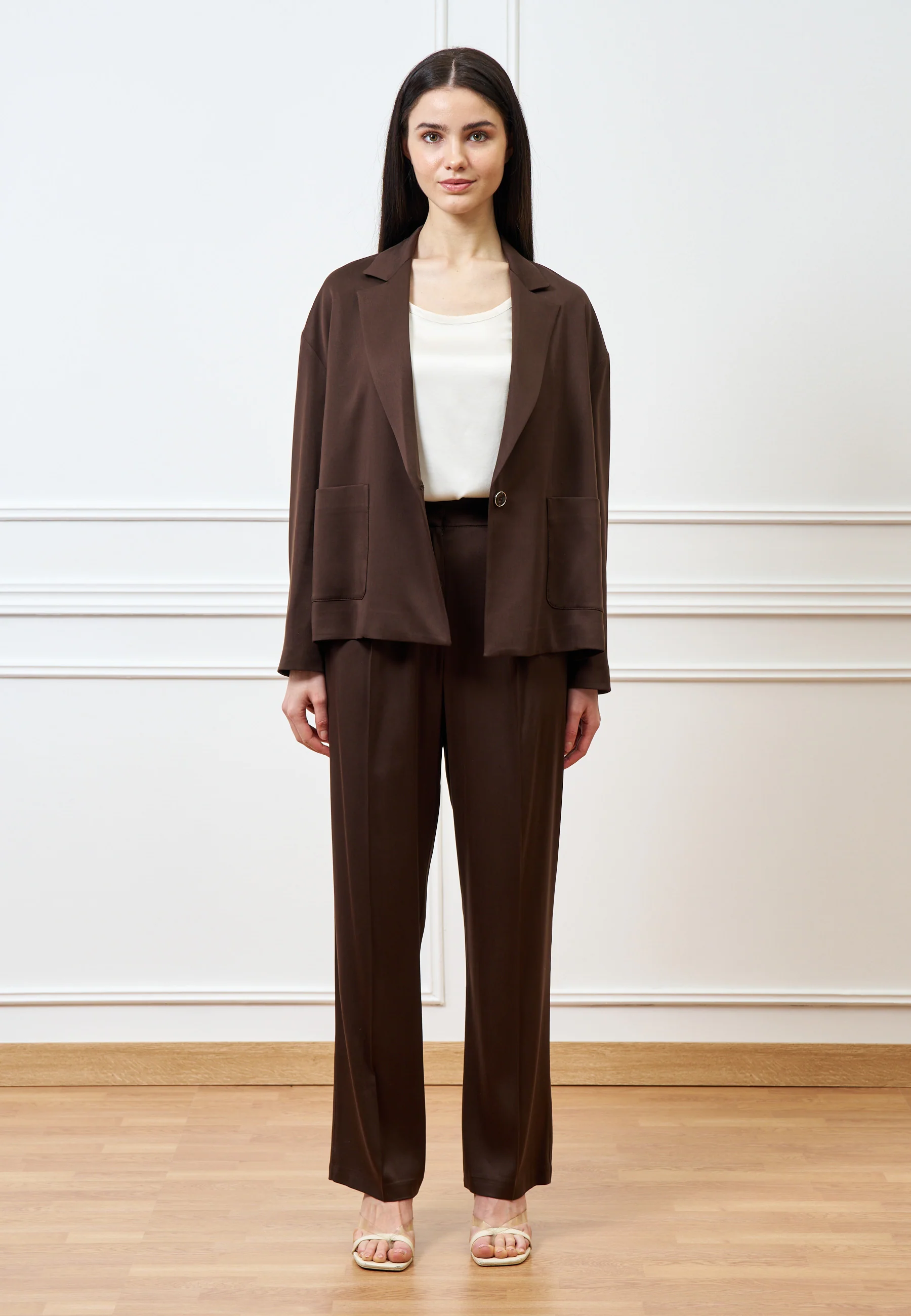 Pantalone dritto pinces in raso - MARRONE - Image 4