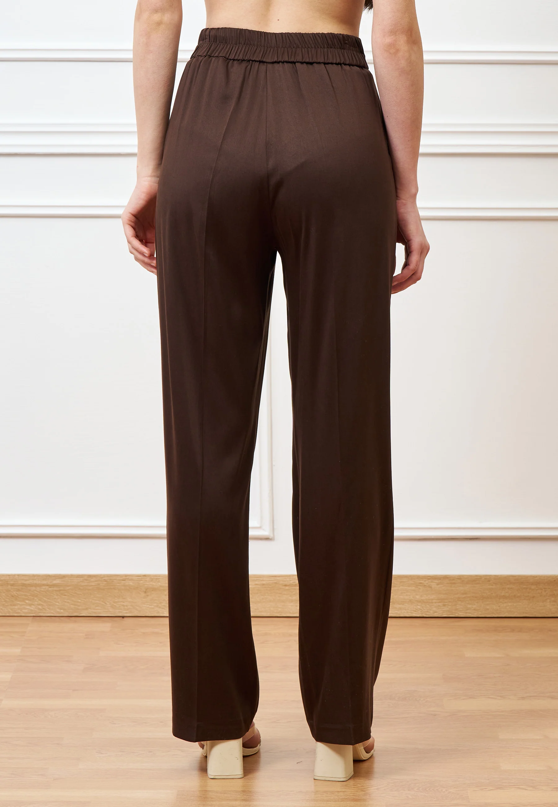 Pantalone dritto pinces in raso - MARRONE - Image 5