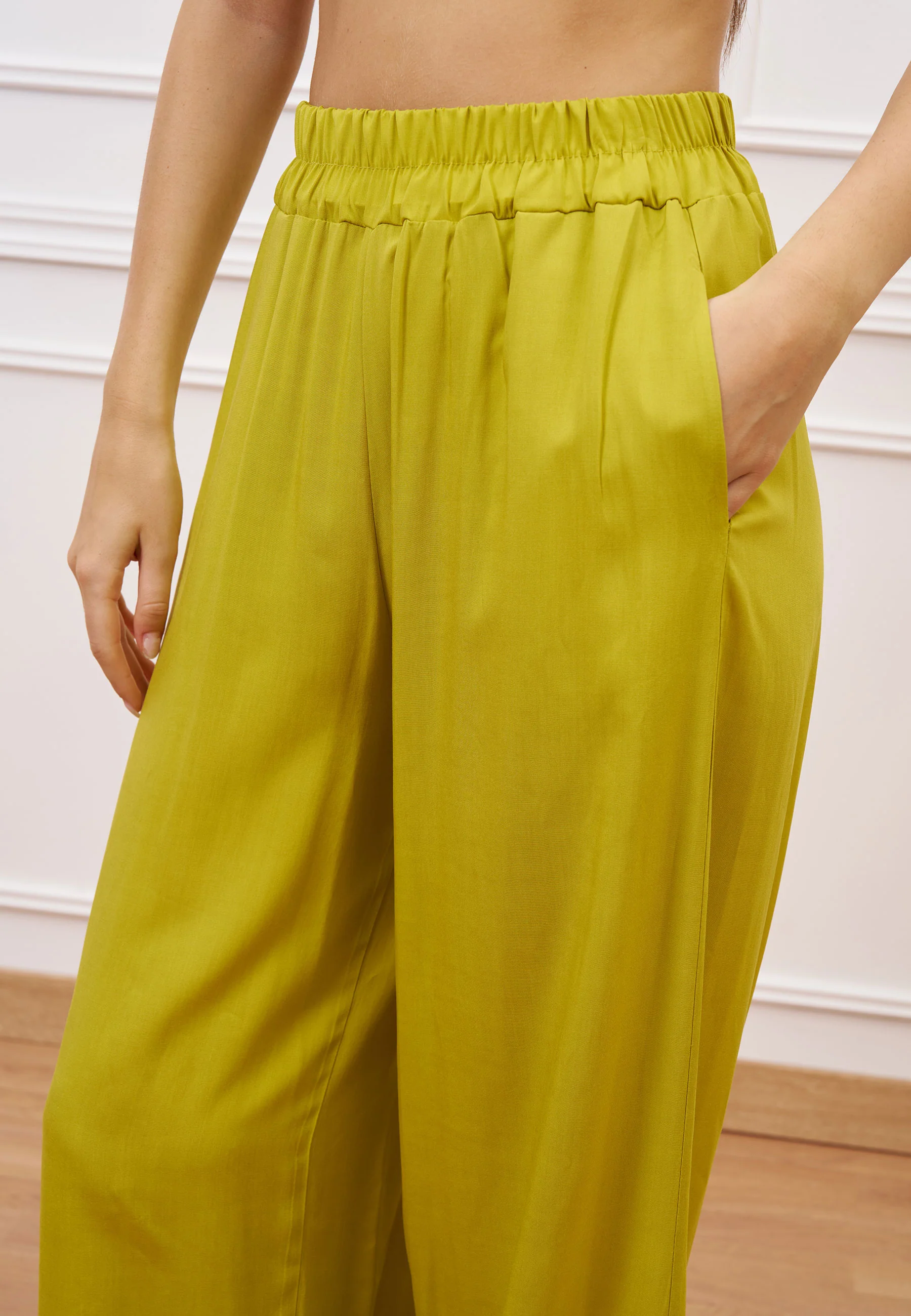 Pantalone fluido in viscosa - VERDE ACIDO - Image 3
