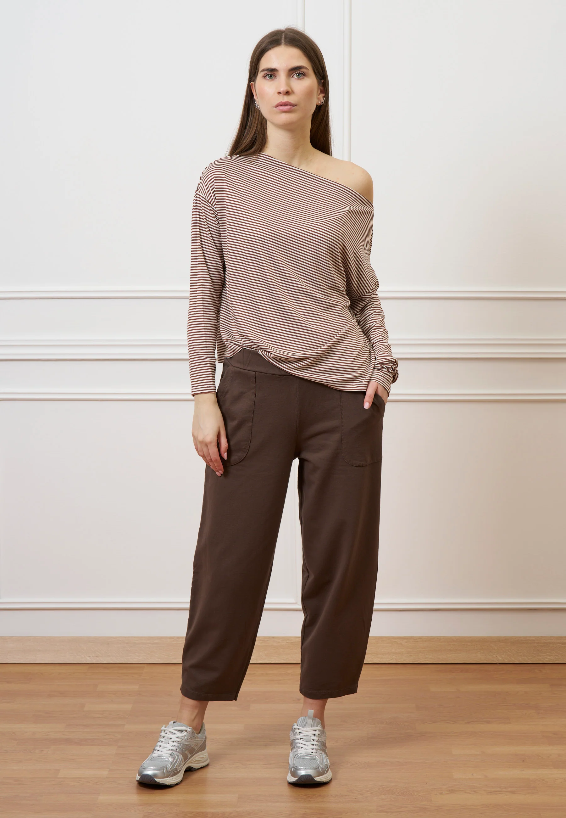 Pantalone mom fit in felpa - MARRONE - Image 4