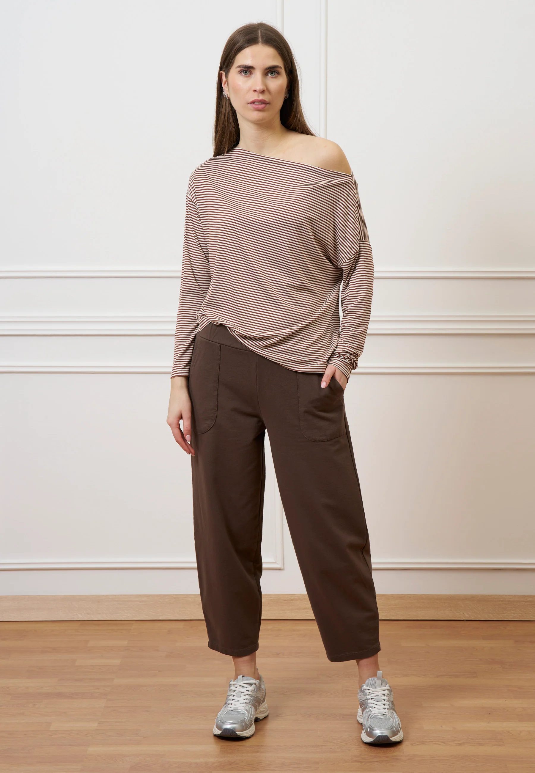 Pantalone mom fit in felpa - MARRONE - Image 5