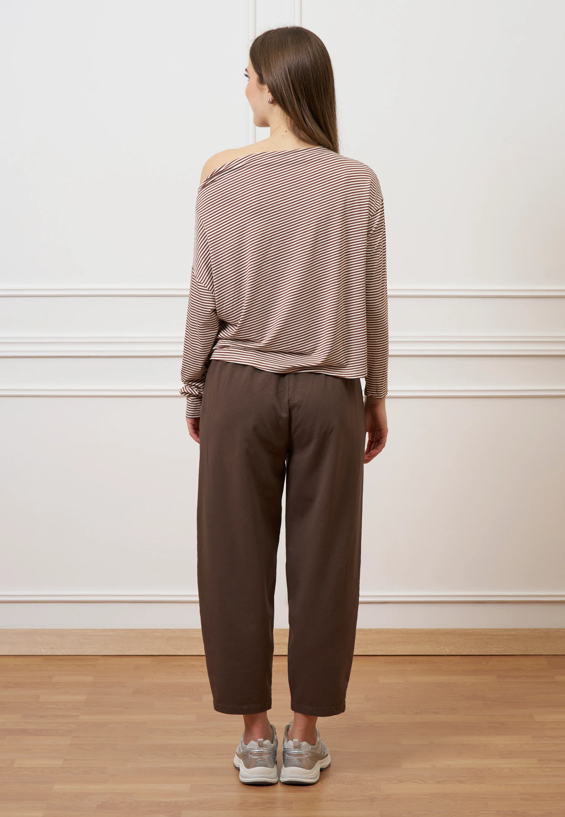 Pantalone mom fit in felpa - MARRONE - Image 6