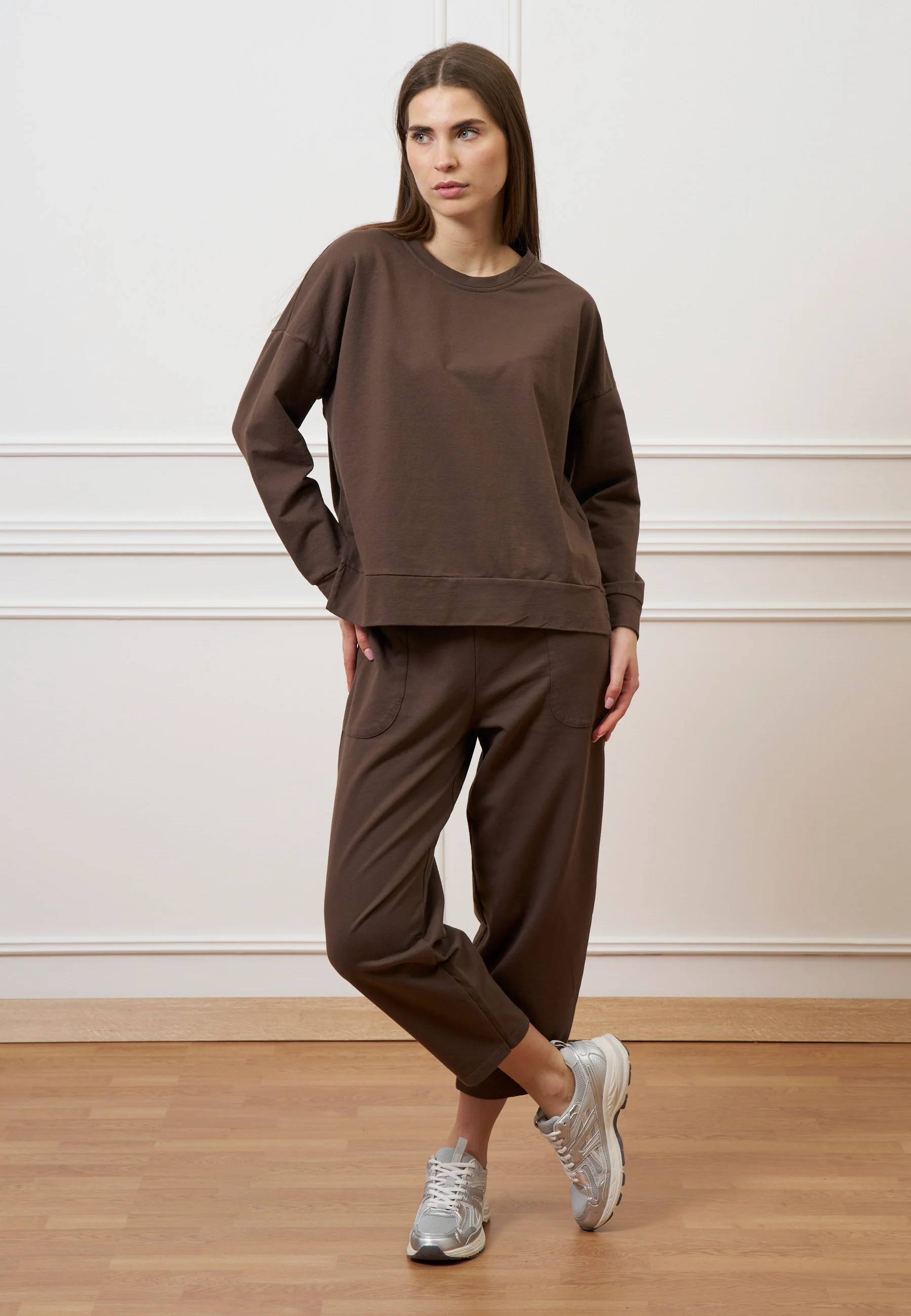 Pantalone mom fit in felpa - MARRONE - Image 9