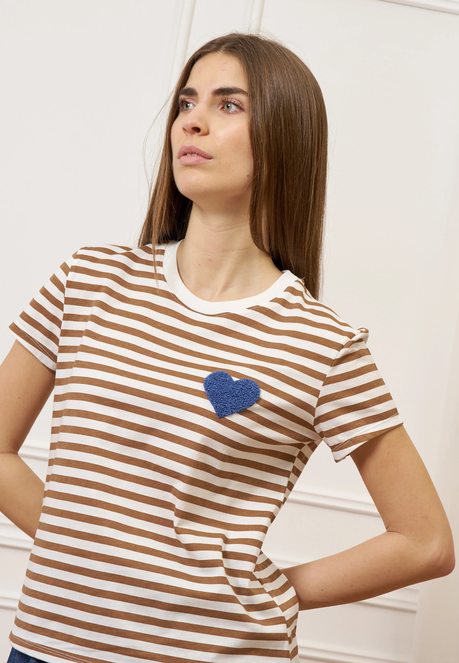 T-shirt a righe con cuore - BIANCO/TABACCO - Image 4