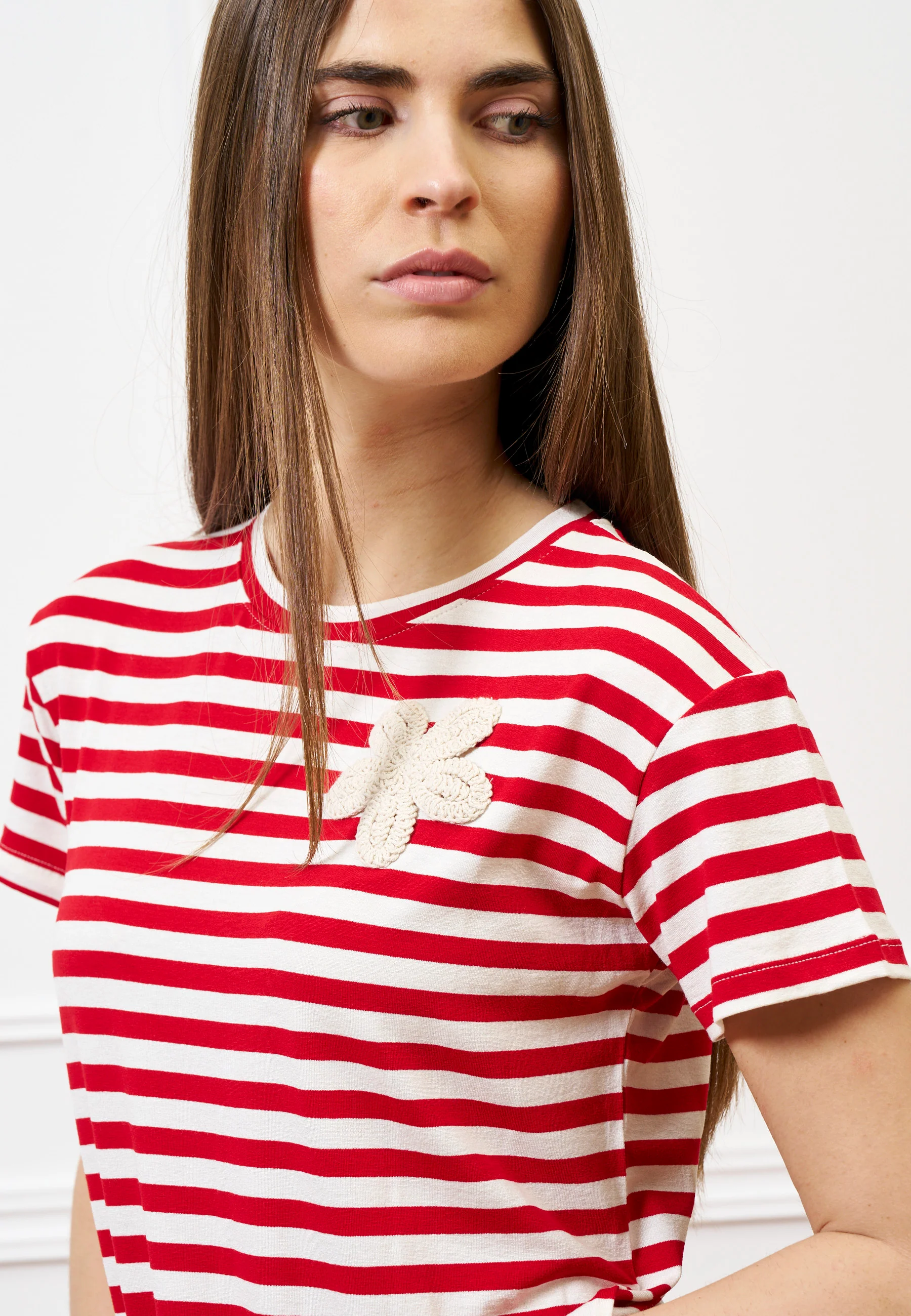 T-shirt a righe con fiore crochet - AVORIO/ROSSO - Image 3
