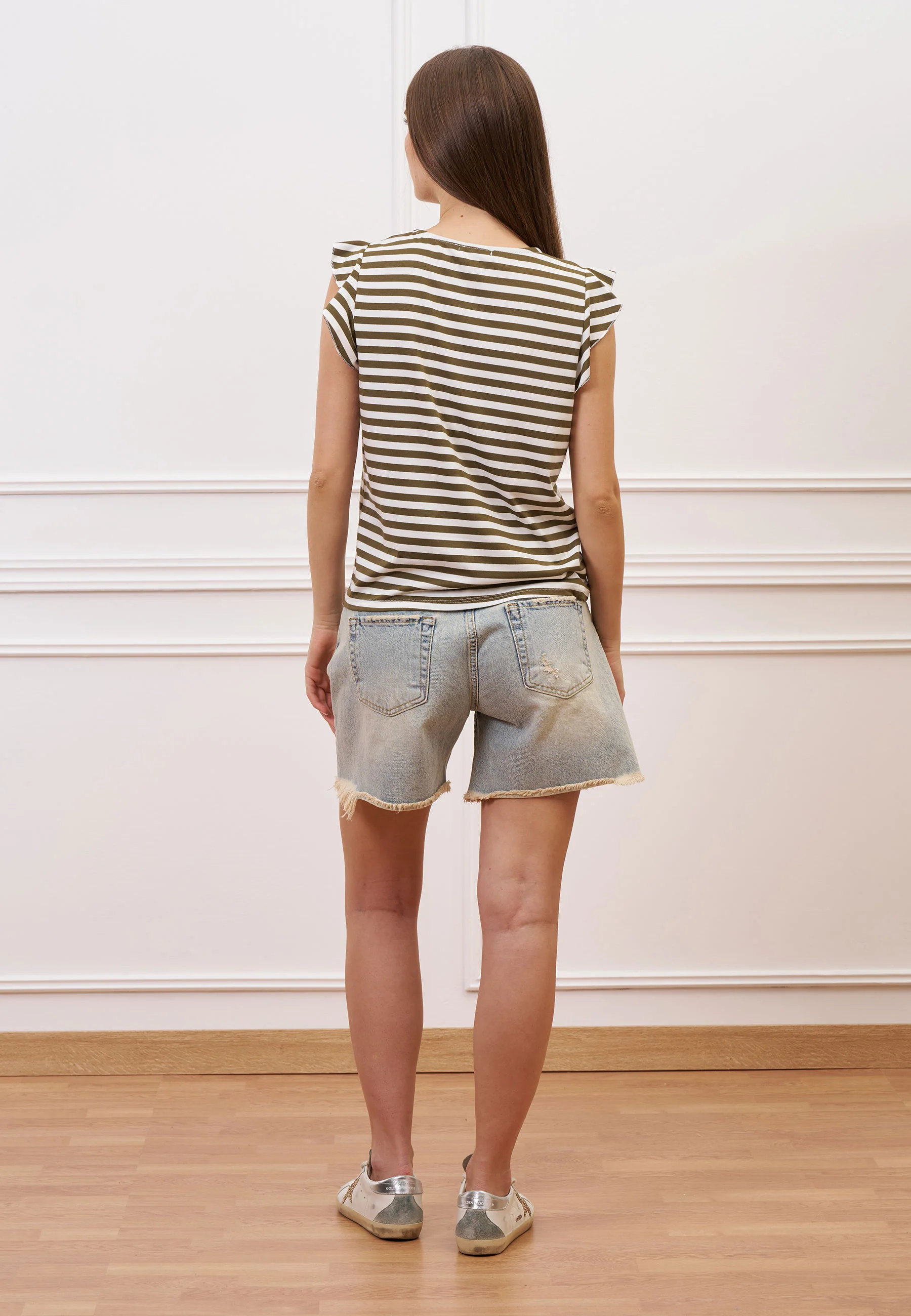 T-shirt a righe con scollo a v e volant - MILITARE - Image 5