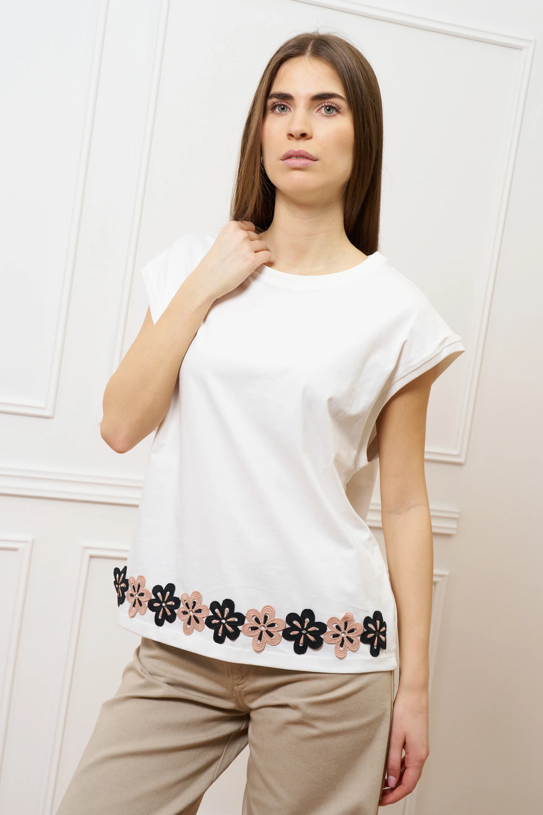 T-shirt con applicazione sul fondo - AVORIO - Image 2