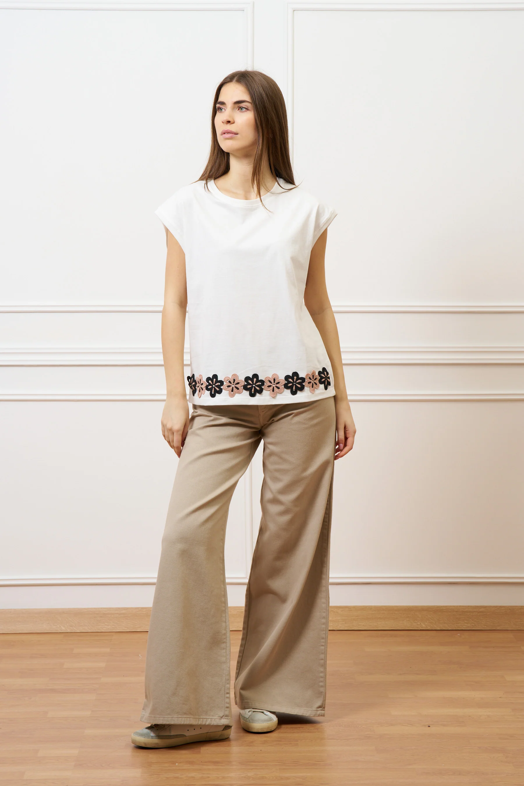 T-shirt con applicazione sul fondo - AVORIO - Image 4