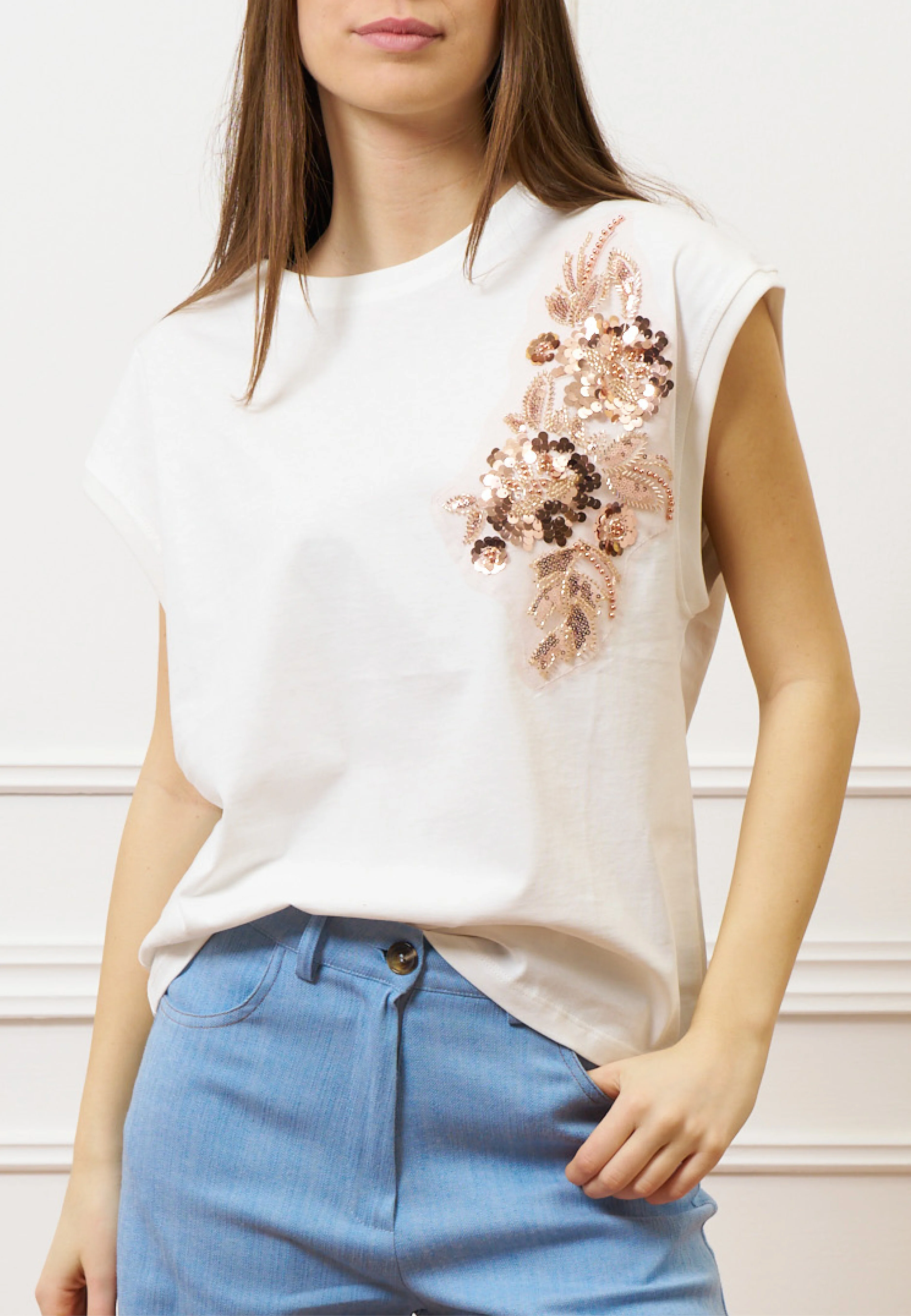 T-shirt con applicazioni sulla spalla - AVORIO - Image 5