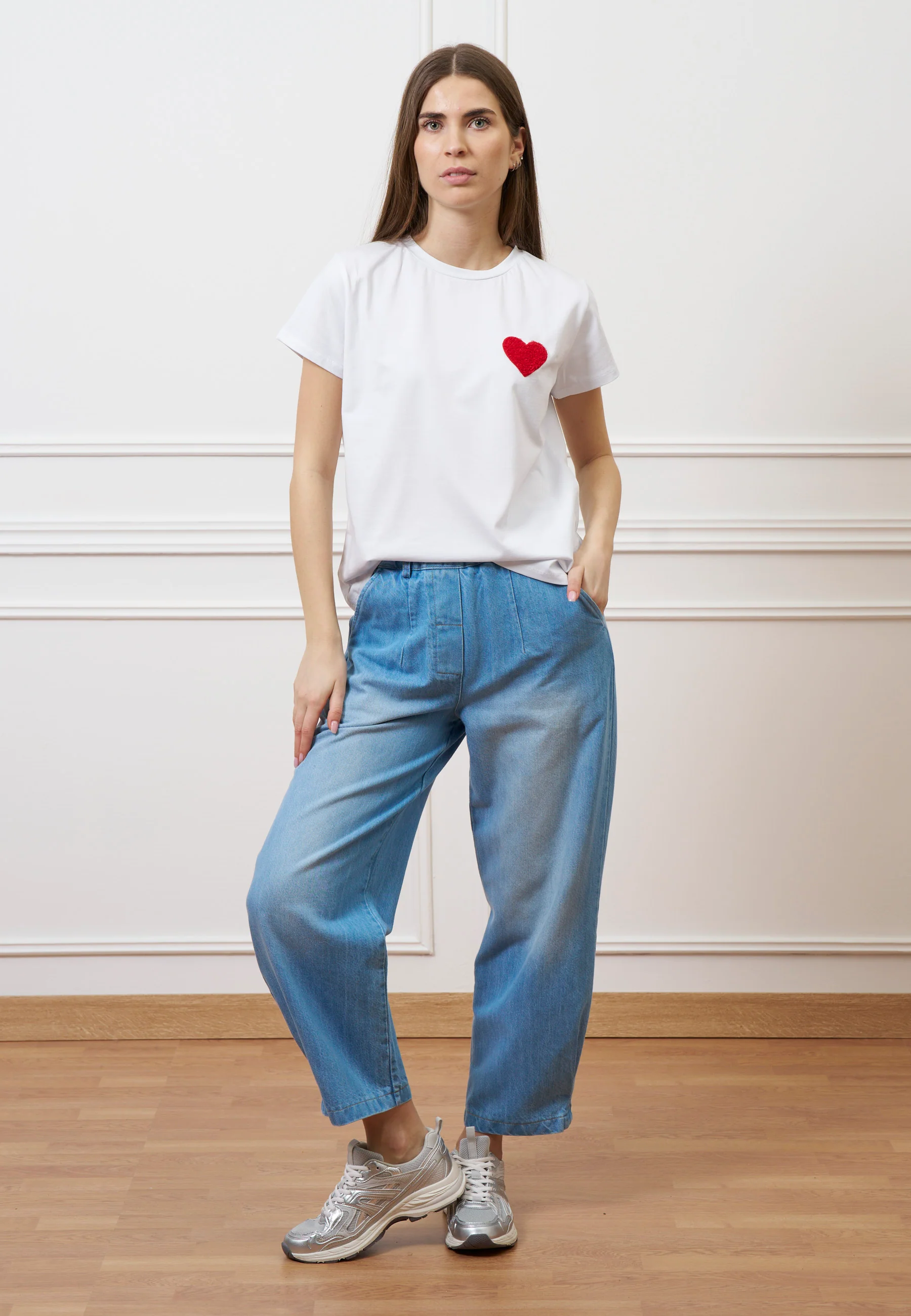 T-shirt con cuore ricamato - ROSSO - Image 2