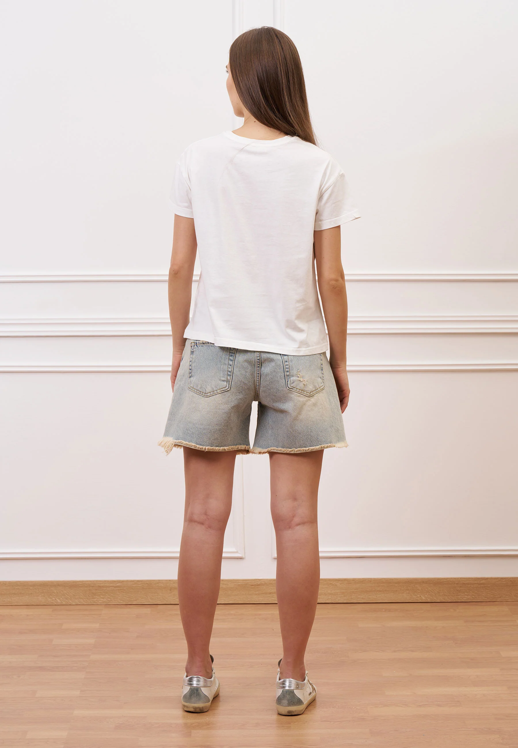 T-shirt con fiori ricamati - AVORIO - Image 5