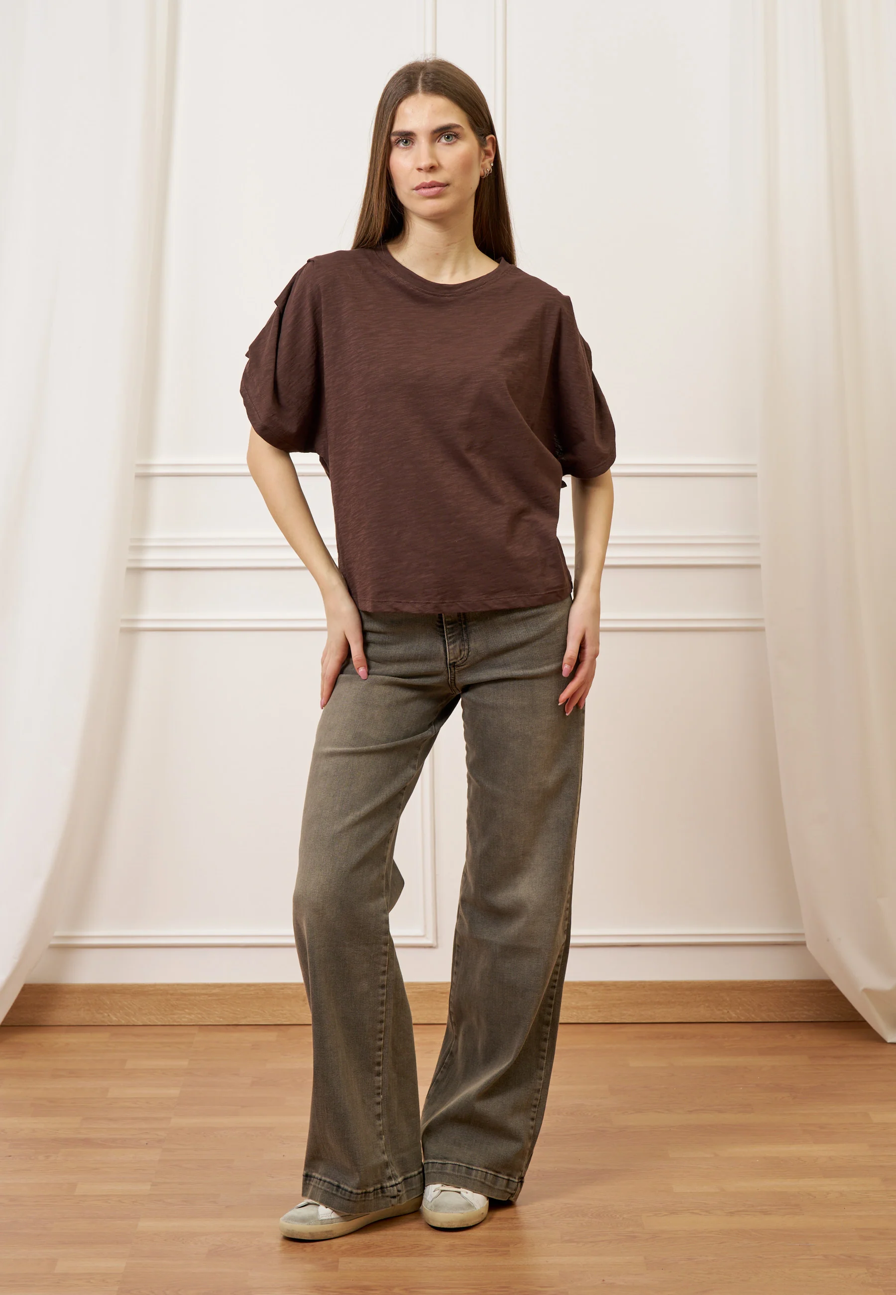 T-shirt con pieghe maniche - MARRONE - Image 3